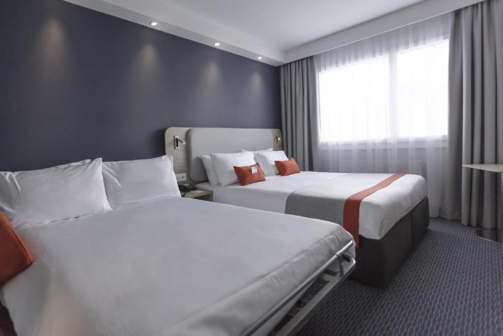 Standard Queen Room with Single Sofa Bed - Free Breakfast - Photo 1