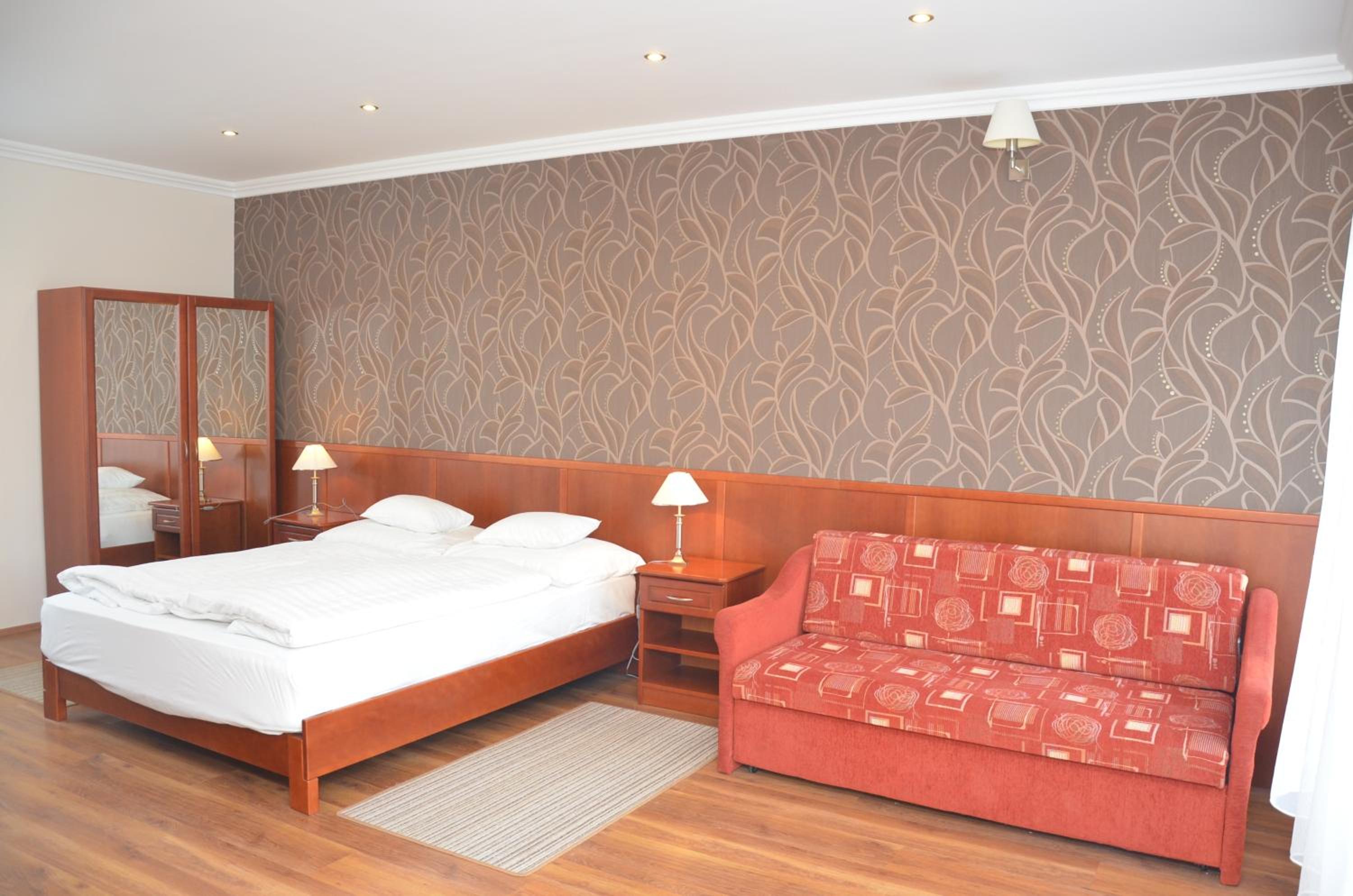 Studio Apartment - Photo 1