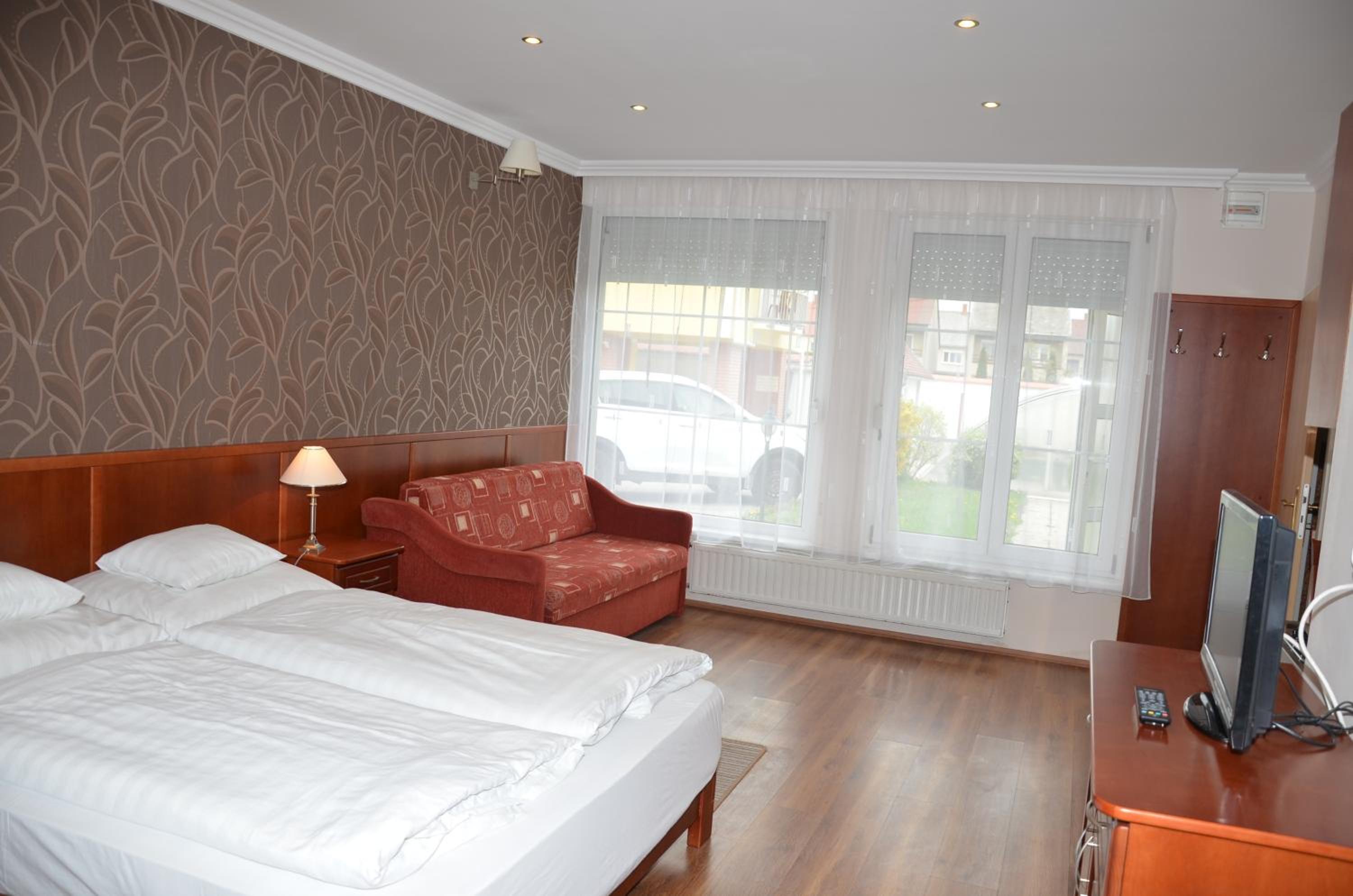 Studio Apartment - Photo 4