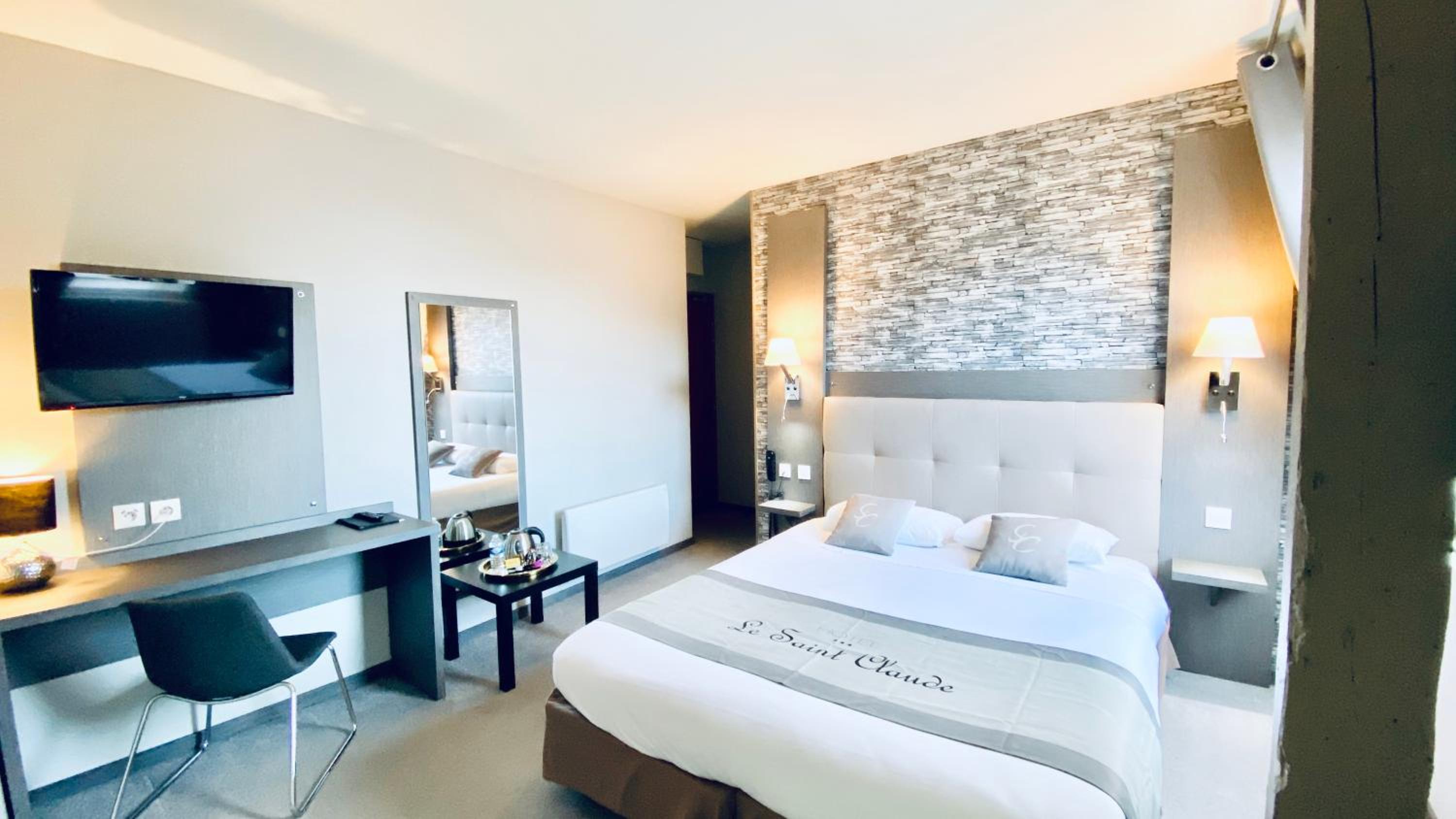 Comfort Queen Room - Non-Smoking  - Photo 6