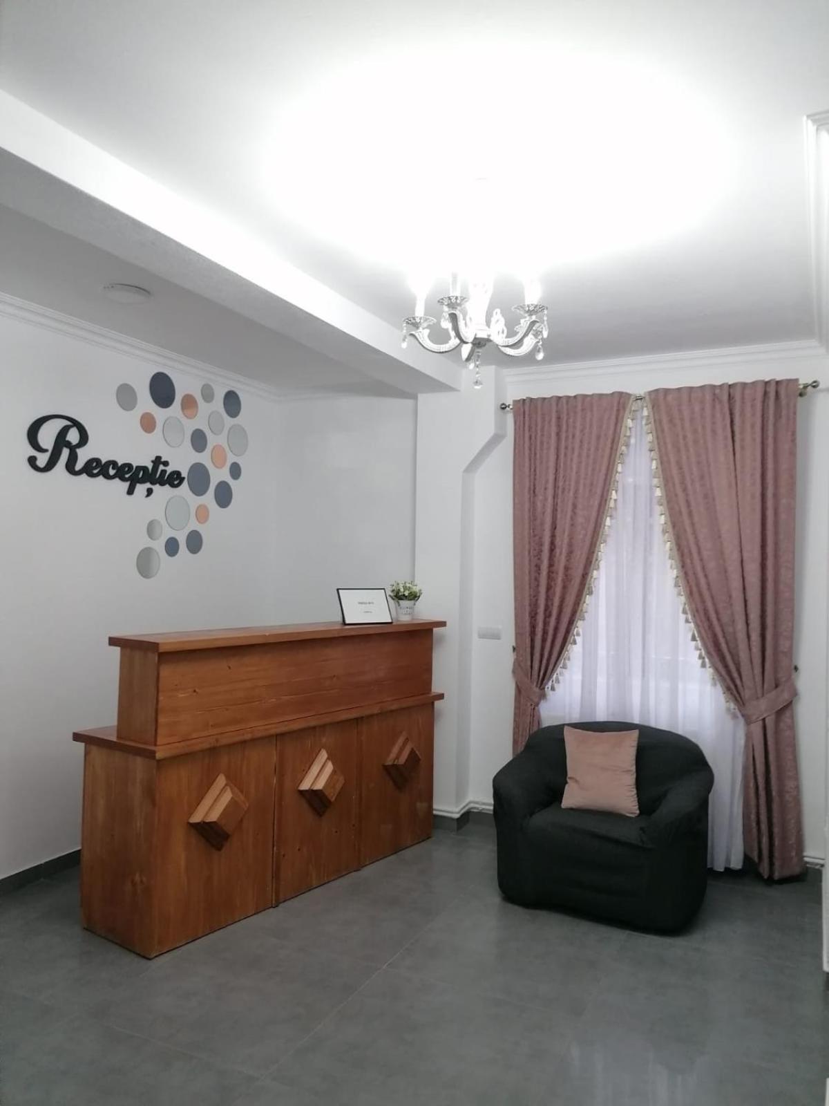 Five-Bedroom House photo 1