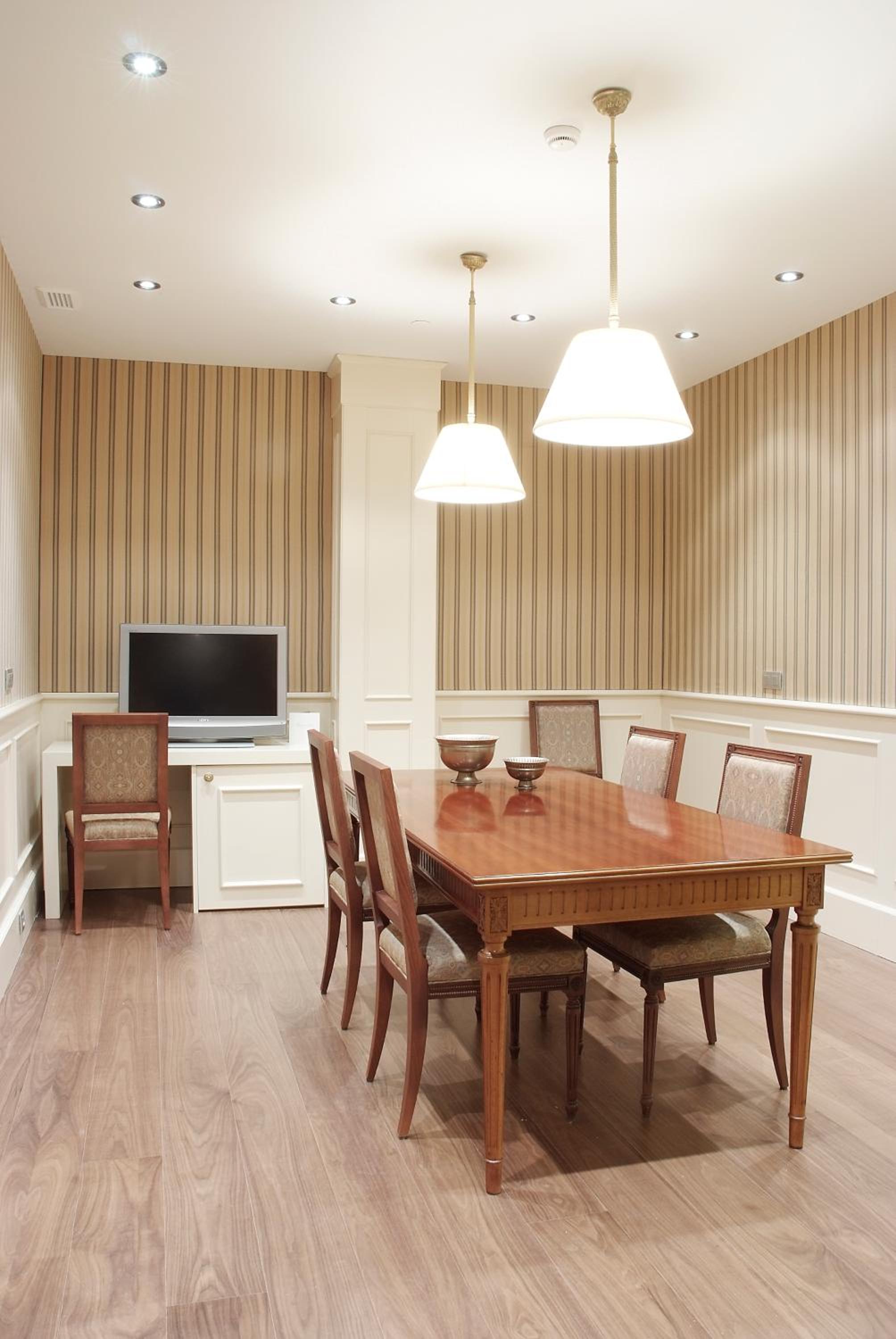 Suite - Photo 18