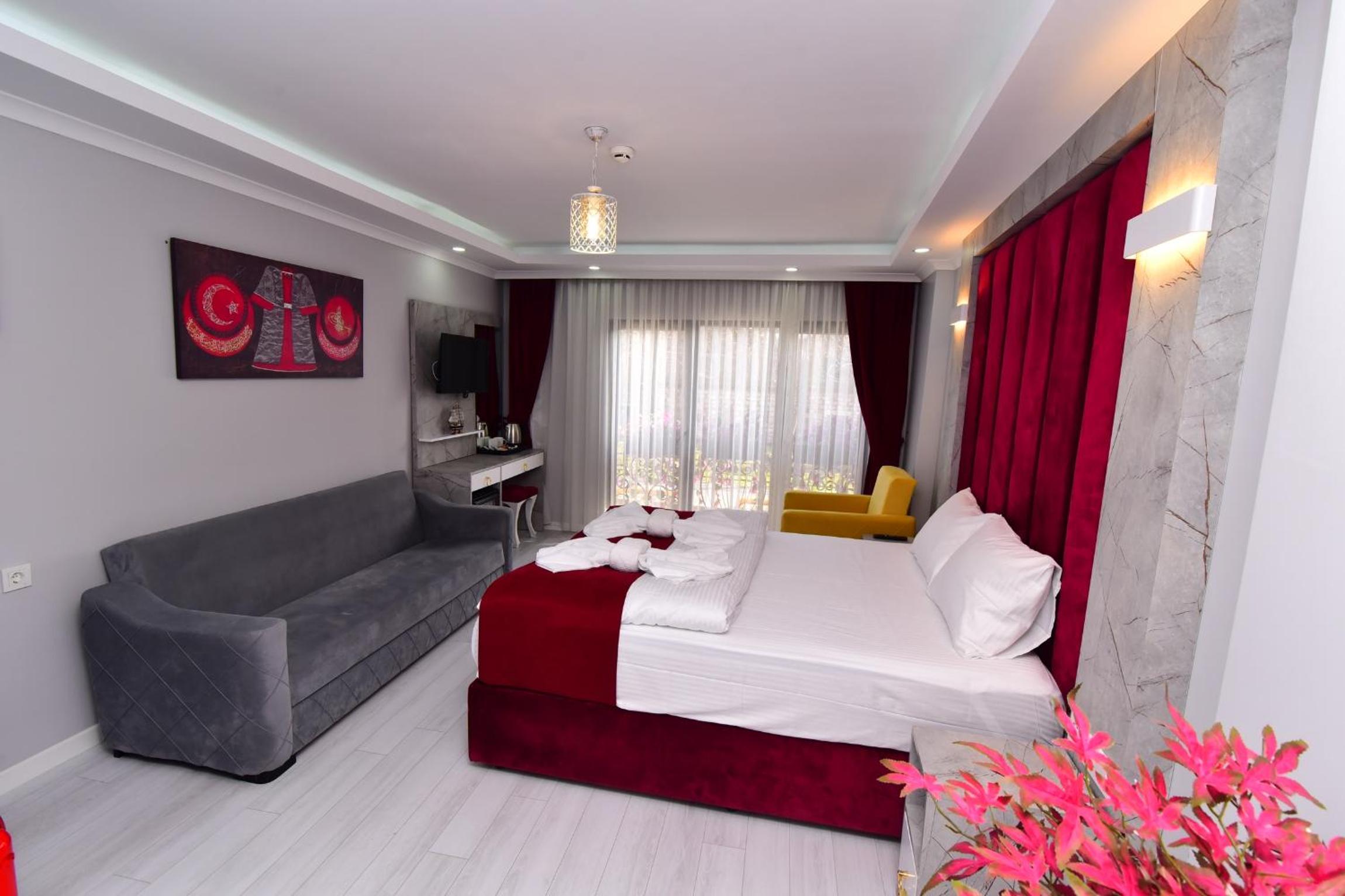 Deluxe Double Room (2 Adults + 1 Child) photo 1