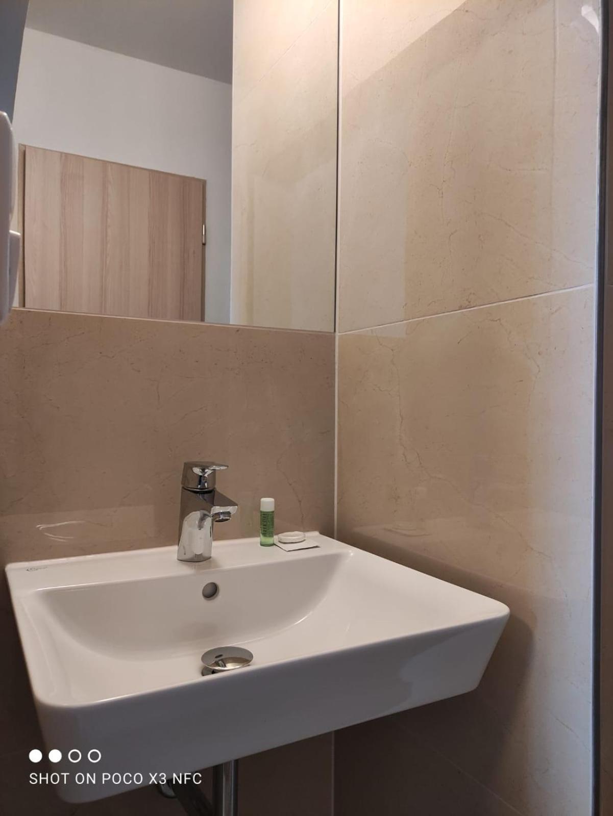 Double Room - Photo 4