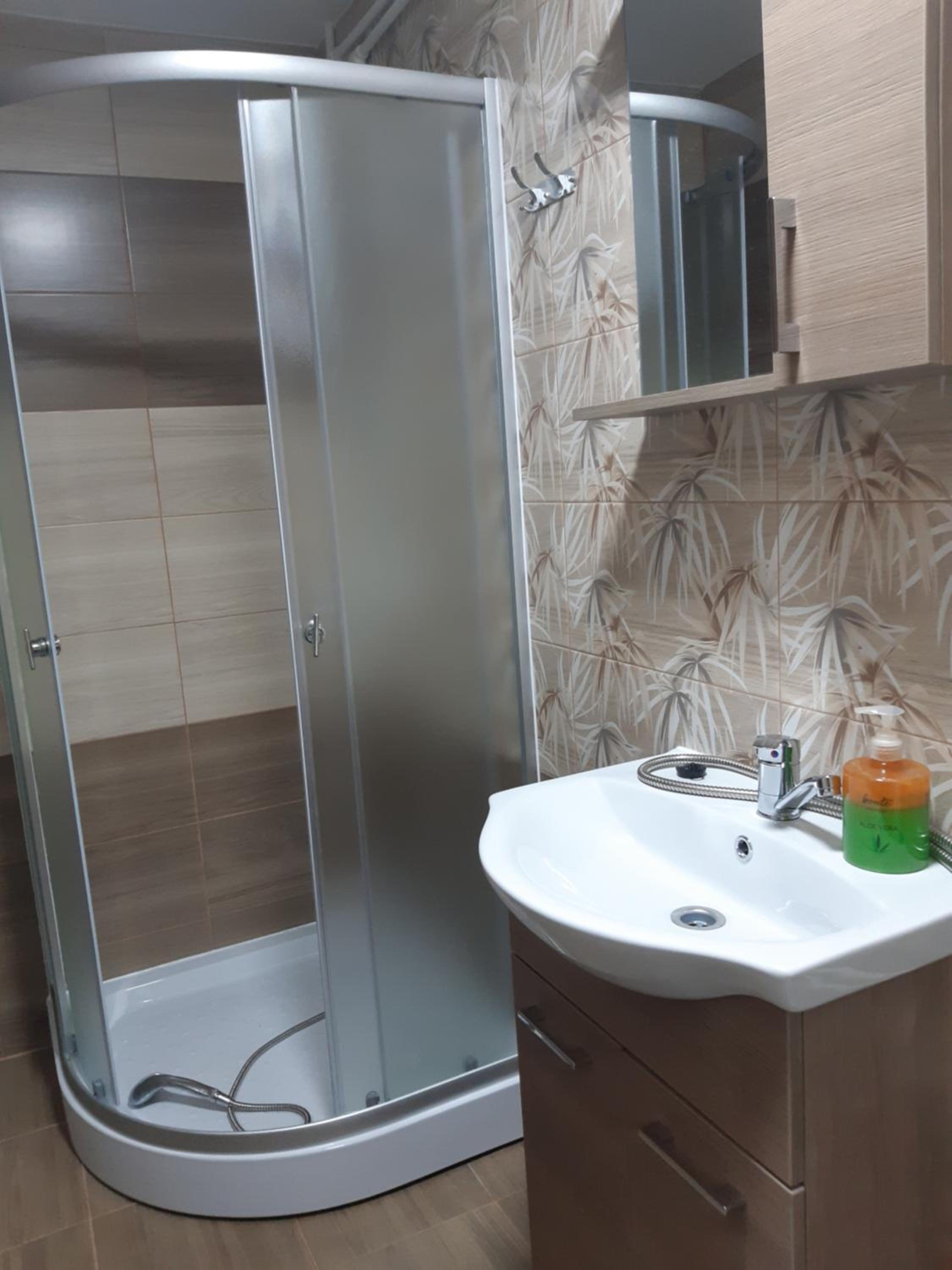 Double Room with Private Bathroom - Photo 2