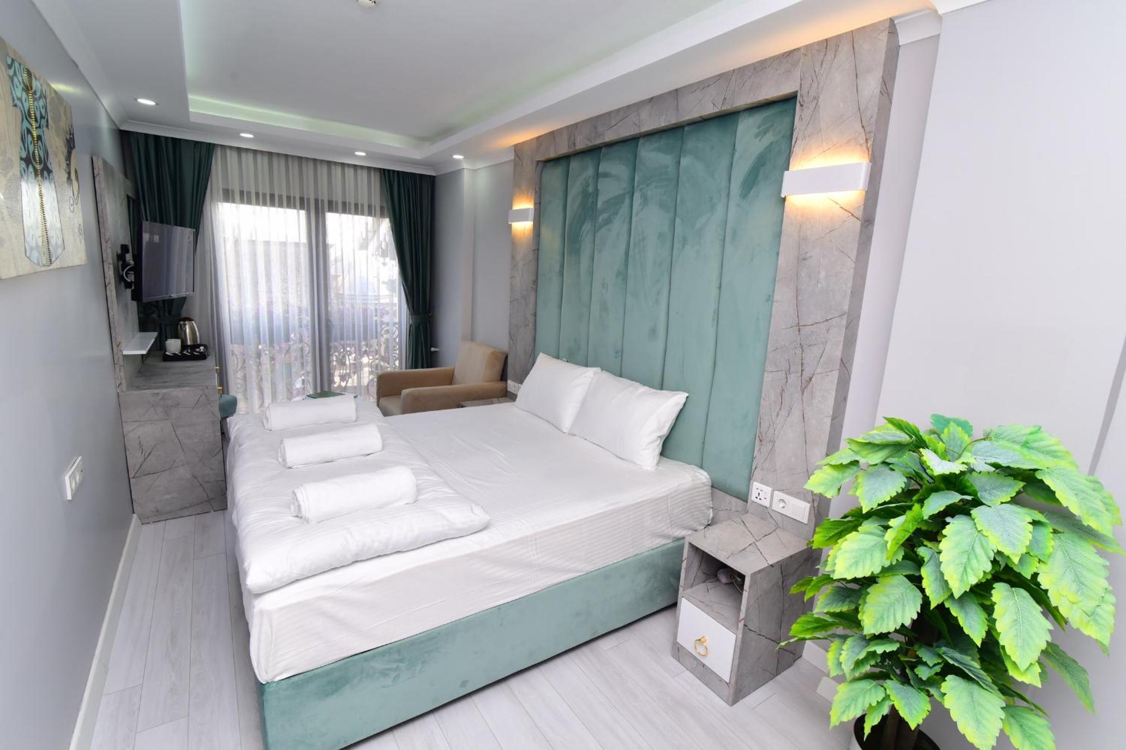 Deluxe Double Room with Sea View photo 2