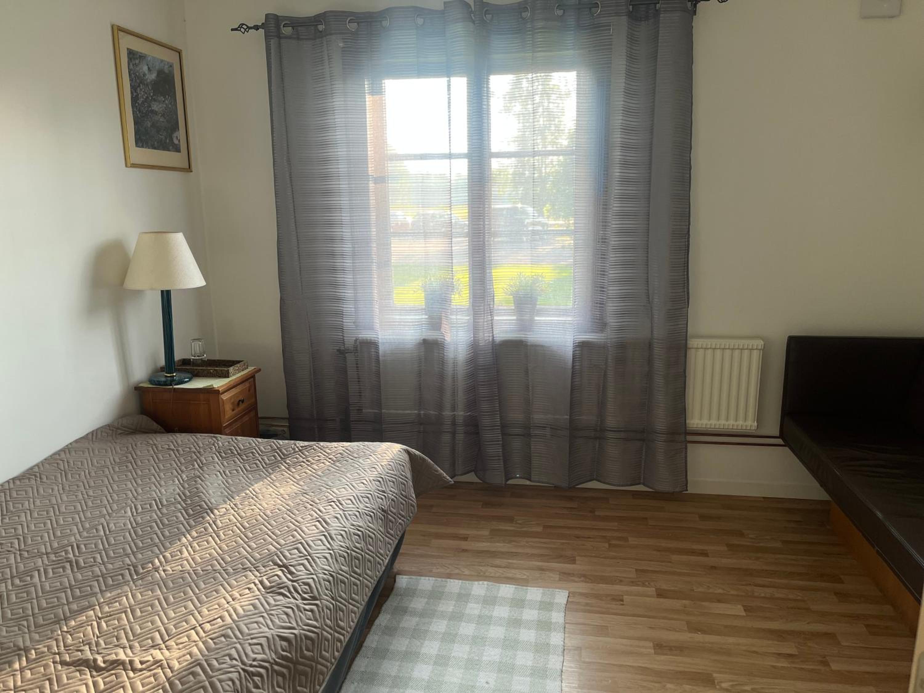 Single Room with Shared Shower and Toilet photo 2