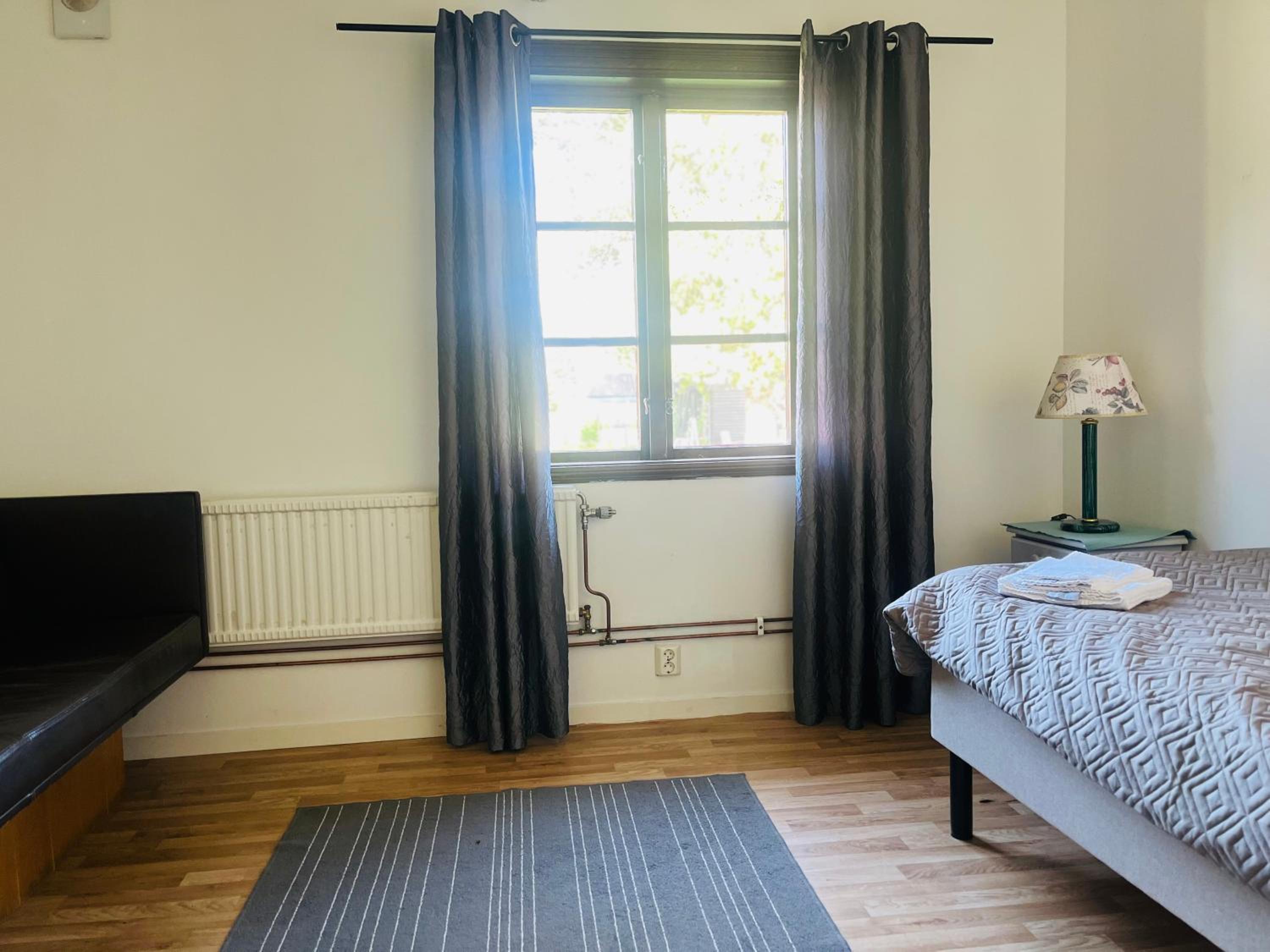 Single Room with Shared Shower and Toilet photo 3
