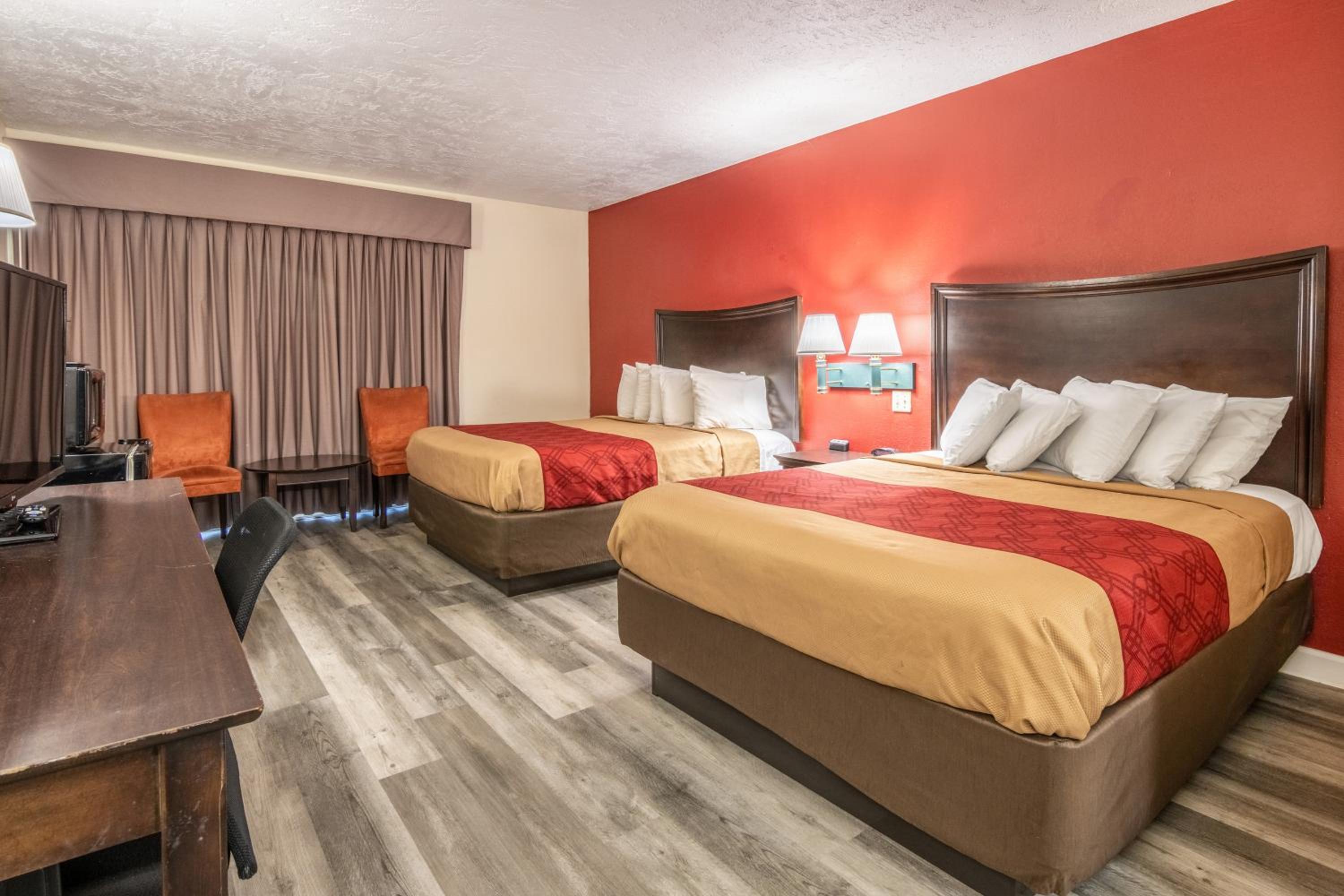 2 Queen Beds Accessible Non-Smoking - Photo 2