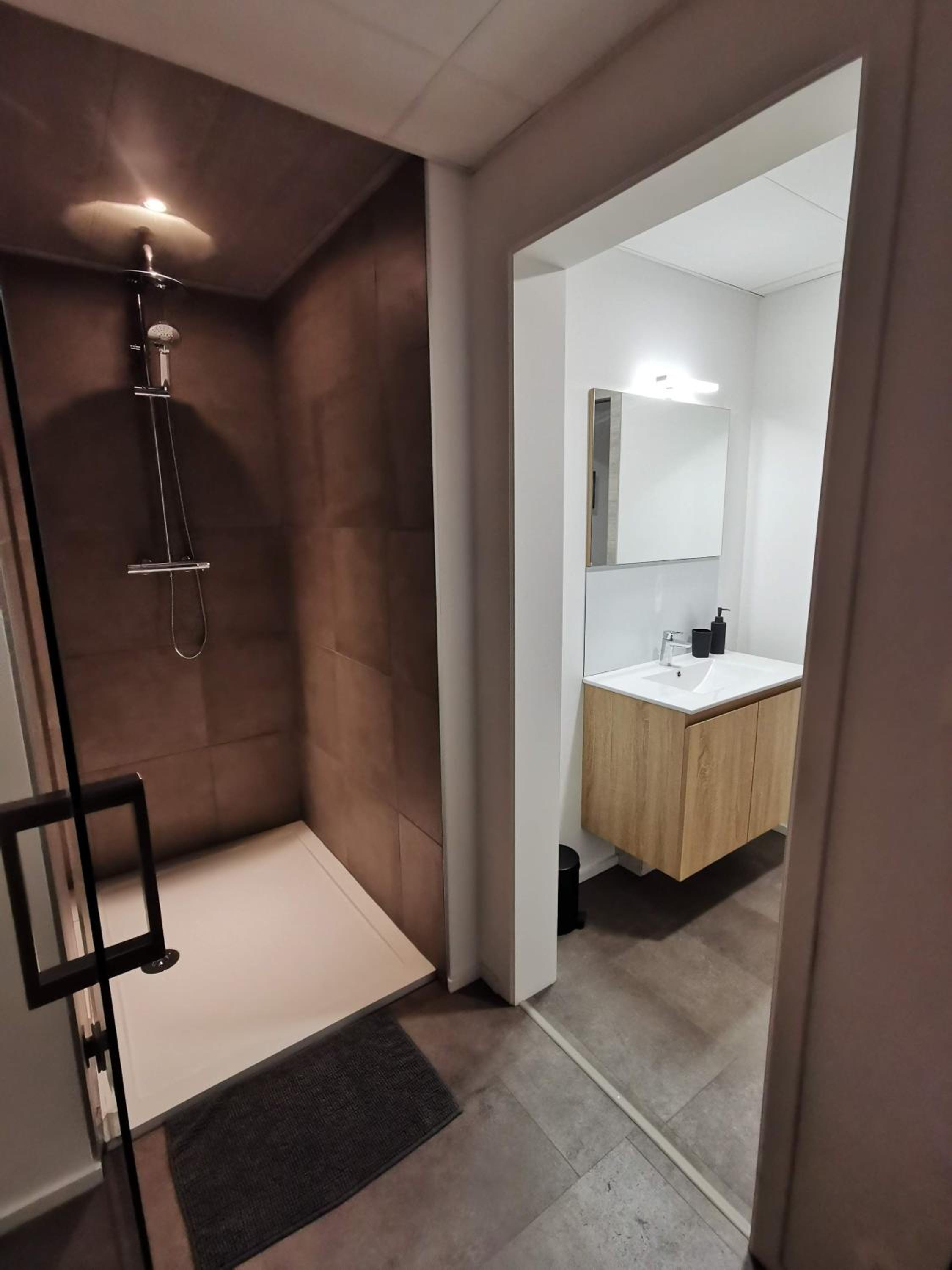One-Bedroom Apartment photo 2