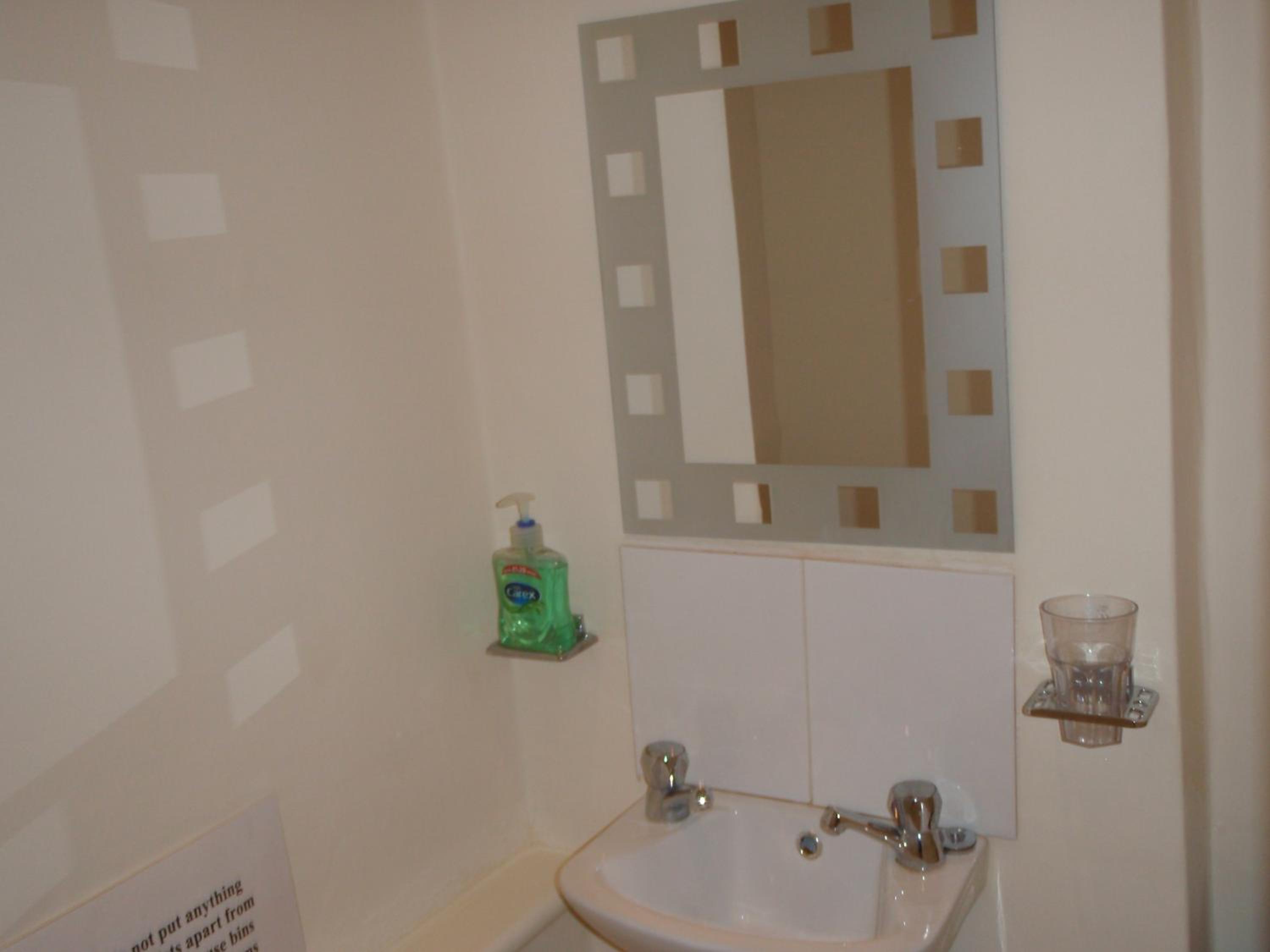 Family Room (3 Adults) - Photo 5