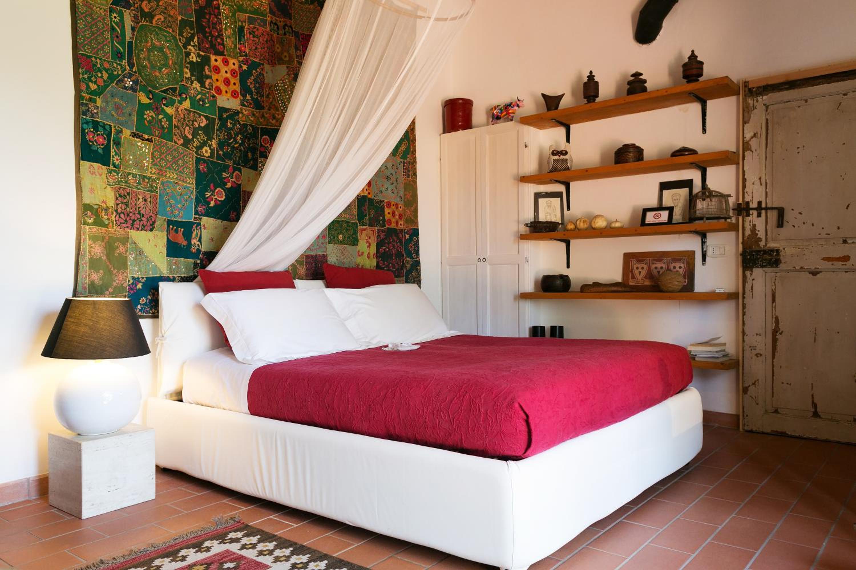 Large Double Room with Sofa and Garden View photo 2
