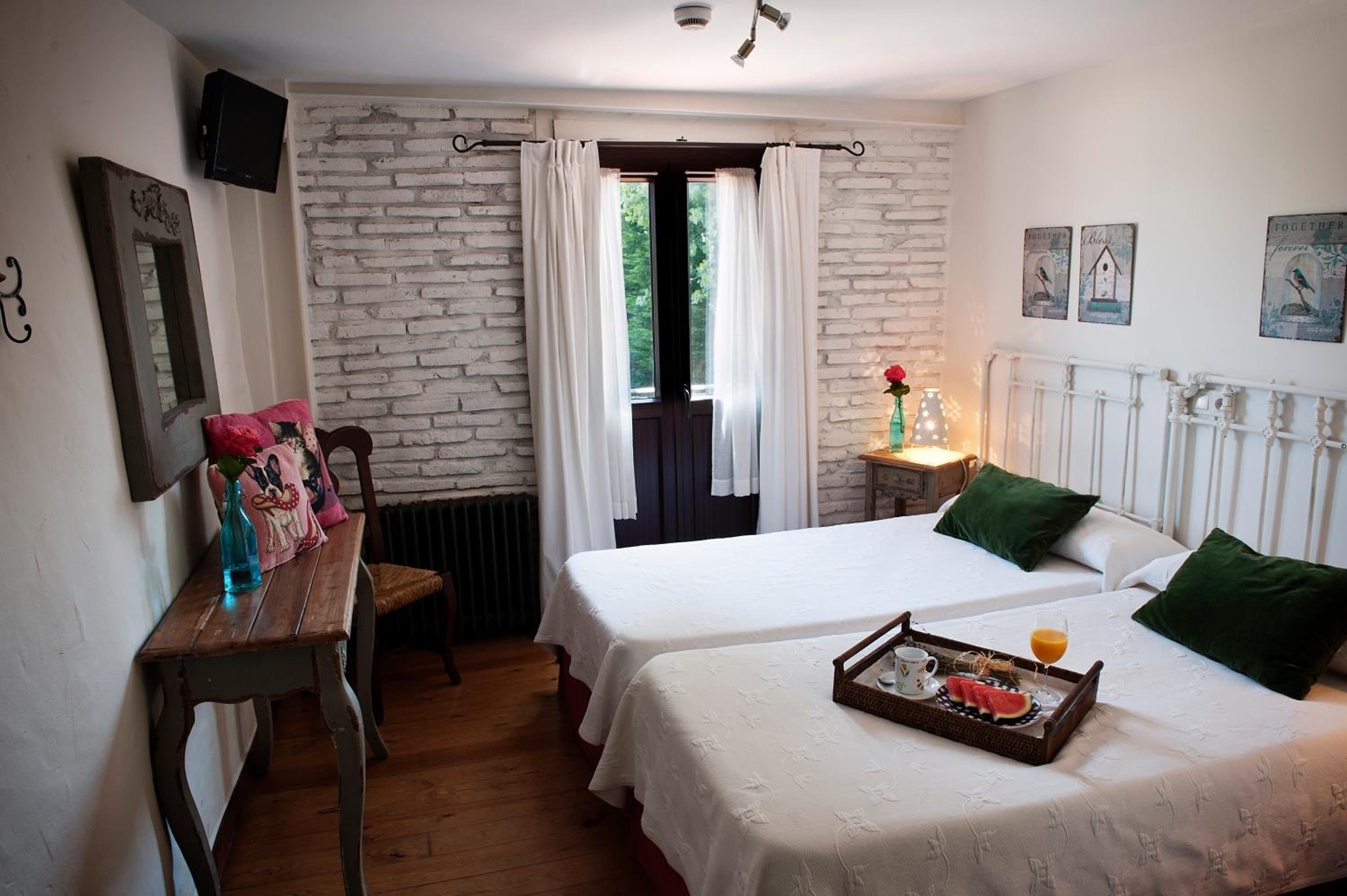 Double or Twin Room photo 3