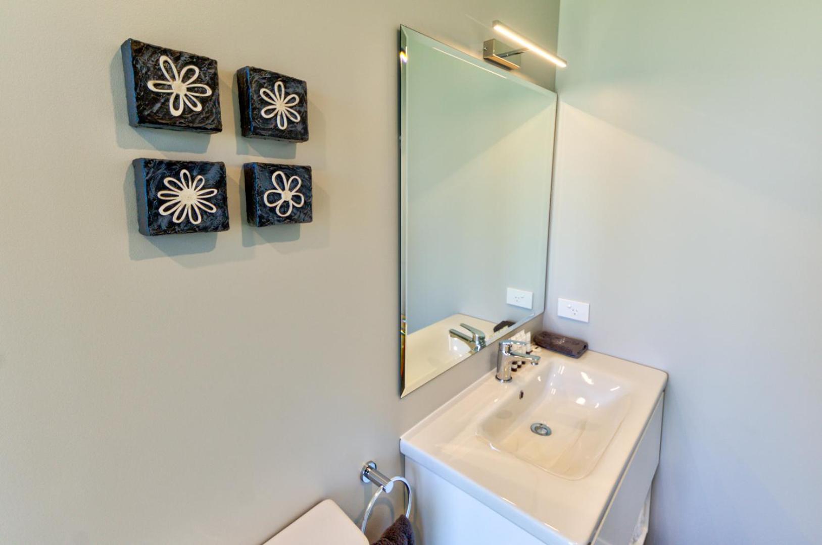 Standard Suite - Photo 10