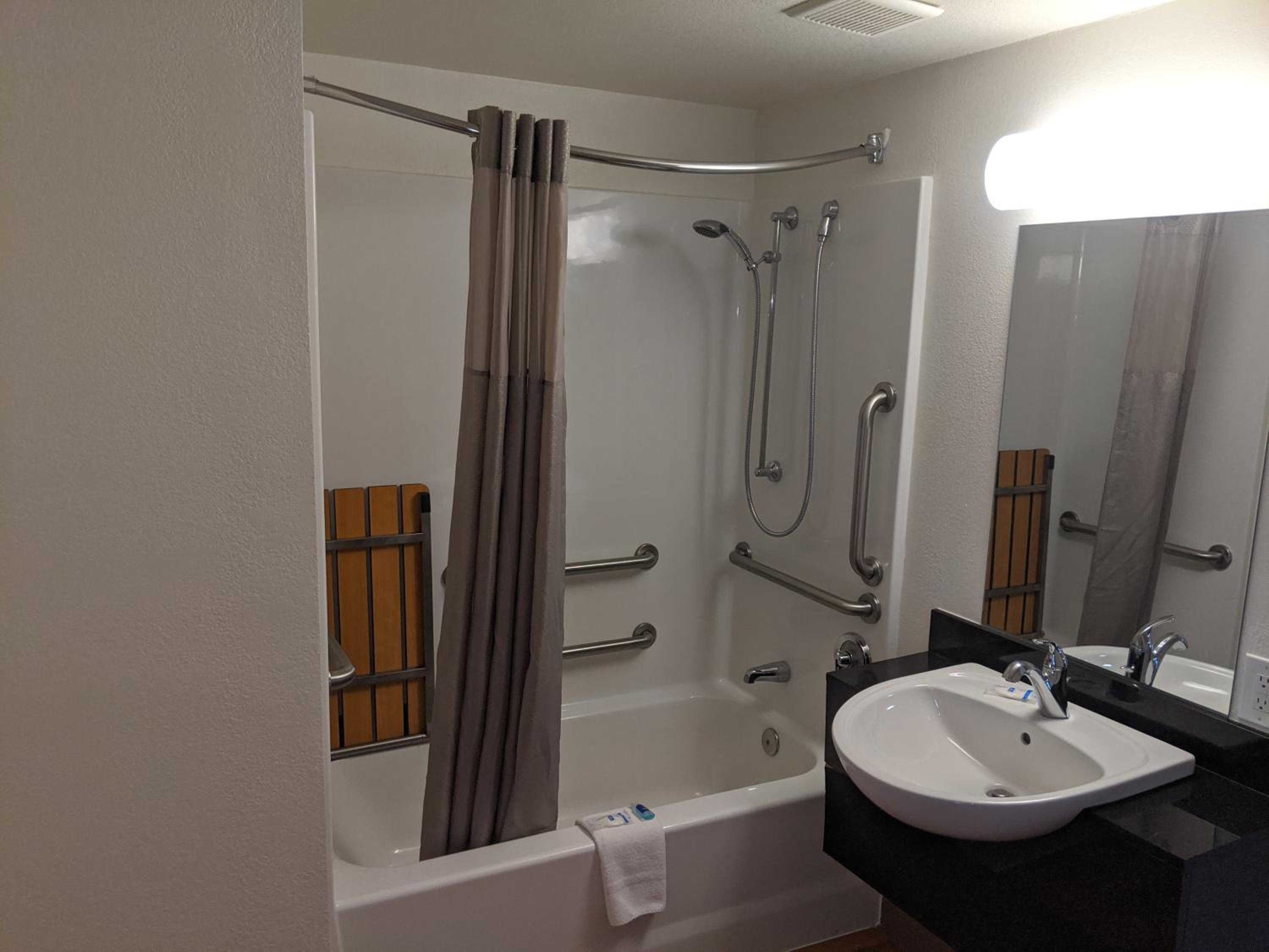 Double Room with Two Double Beds - Disability Access/Non-Smoking photo 3