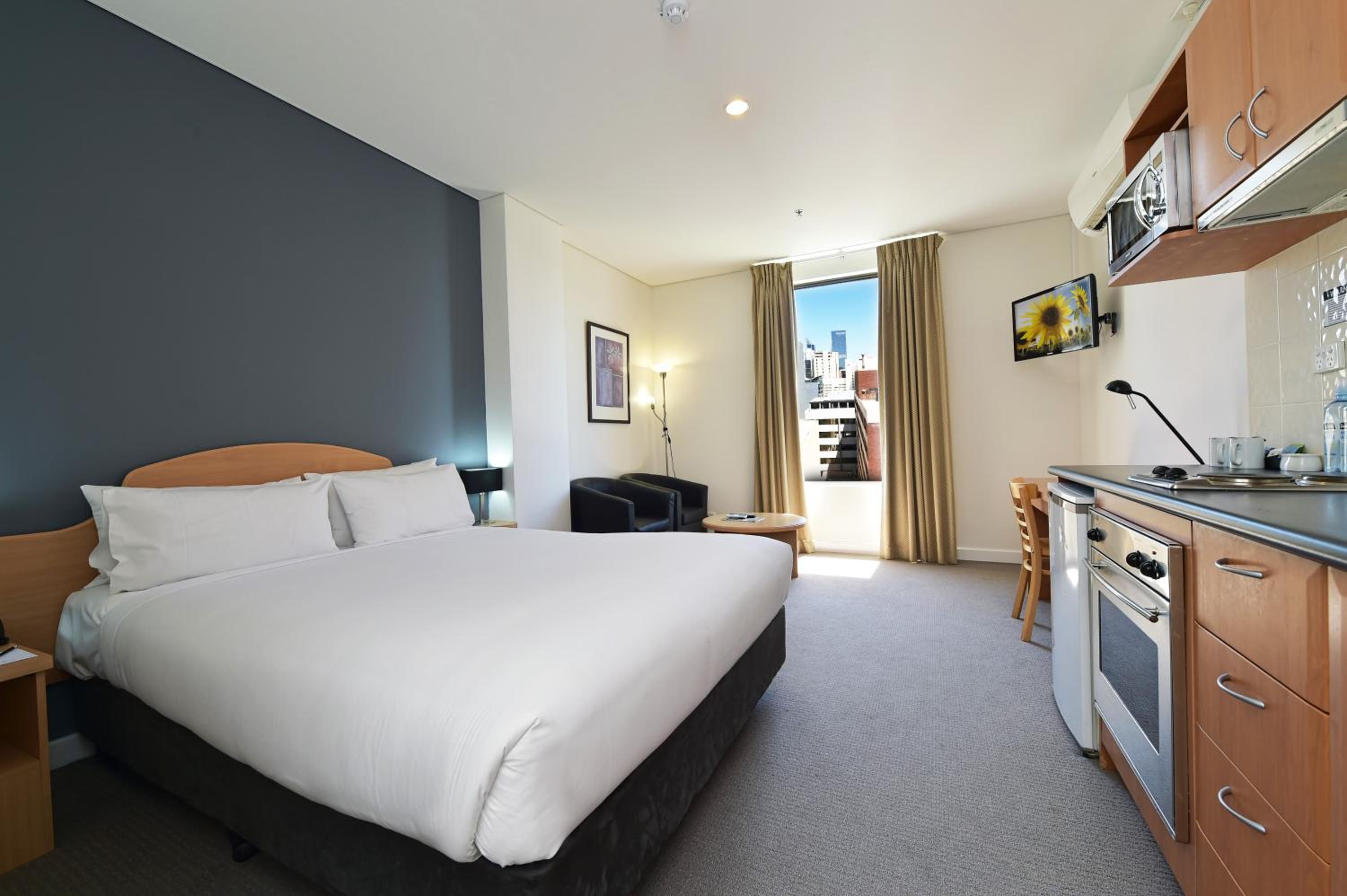 Studio Apartment - Photo 1