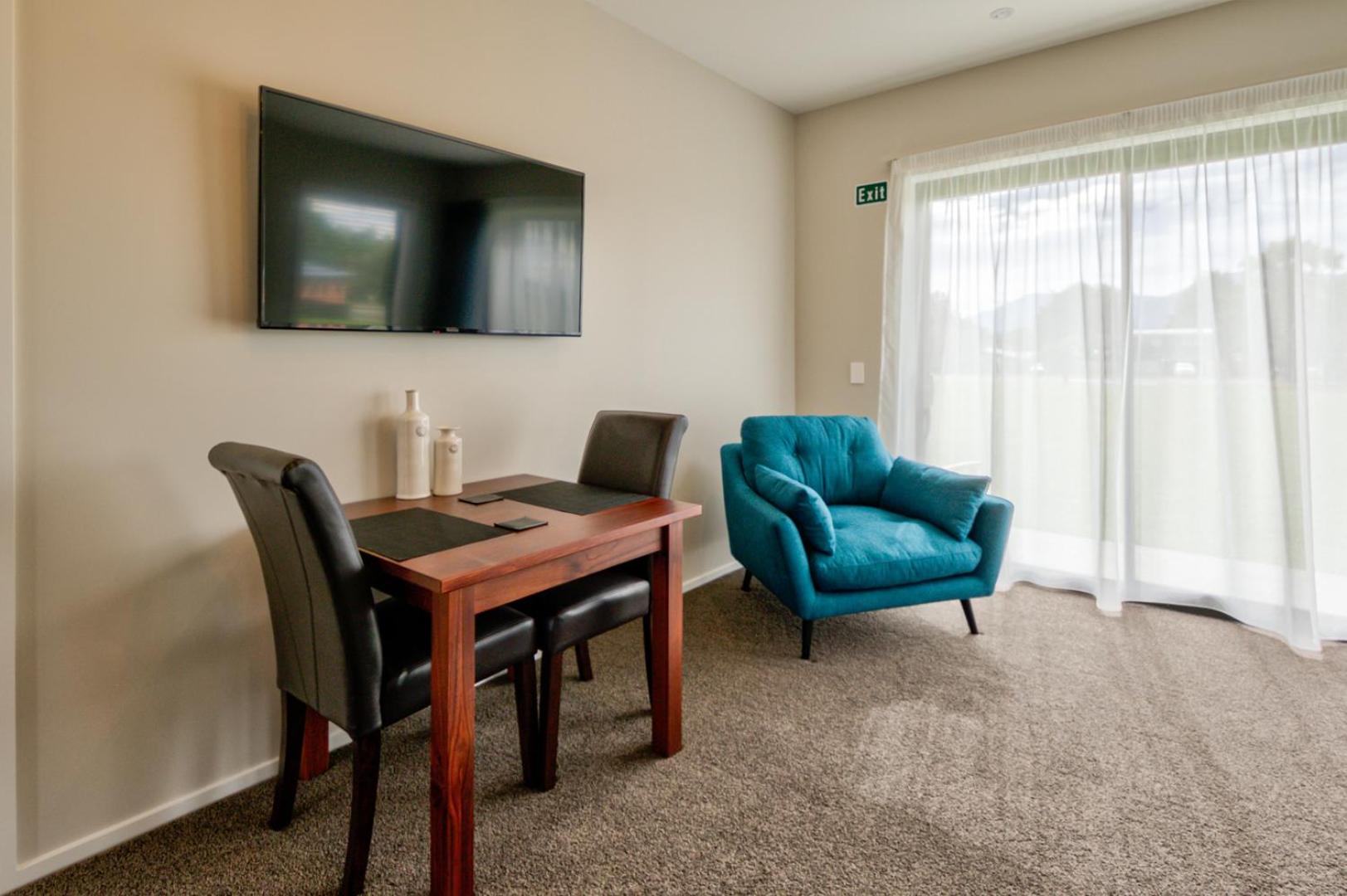 Superior Suite - Photo 6