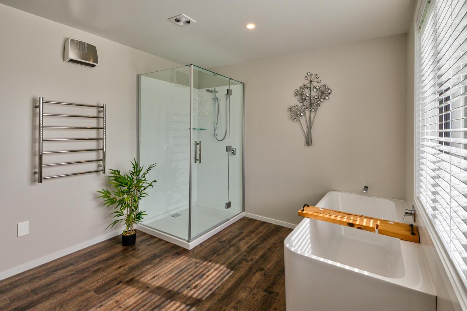 Superior Suite - Photo 9