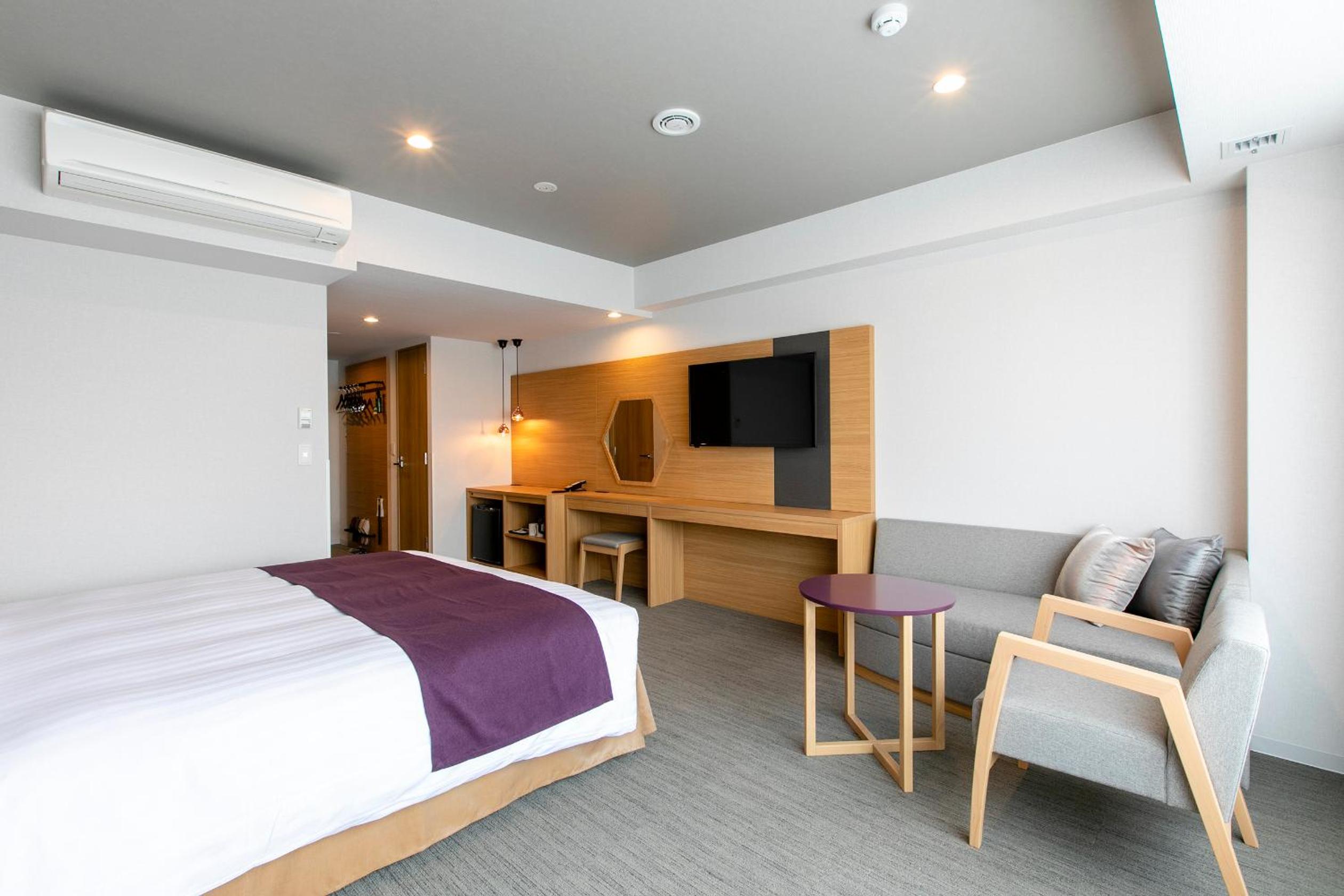 Premium King Room - Non-Smoking - Photo 18