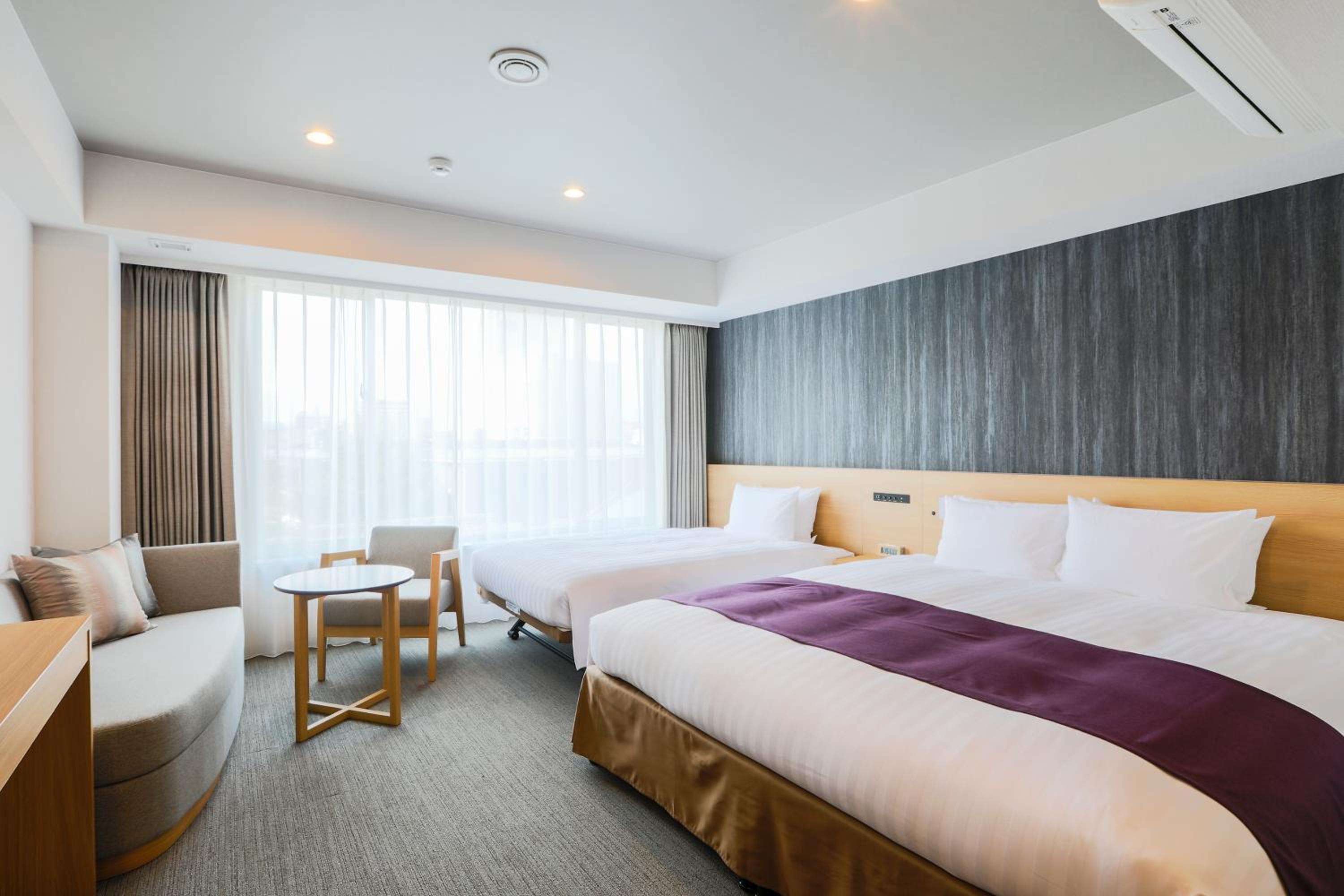Premium King Room - Non-Smoking - Photo 17
