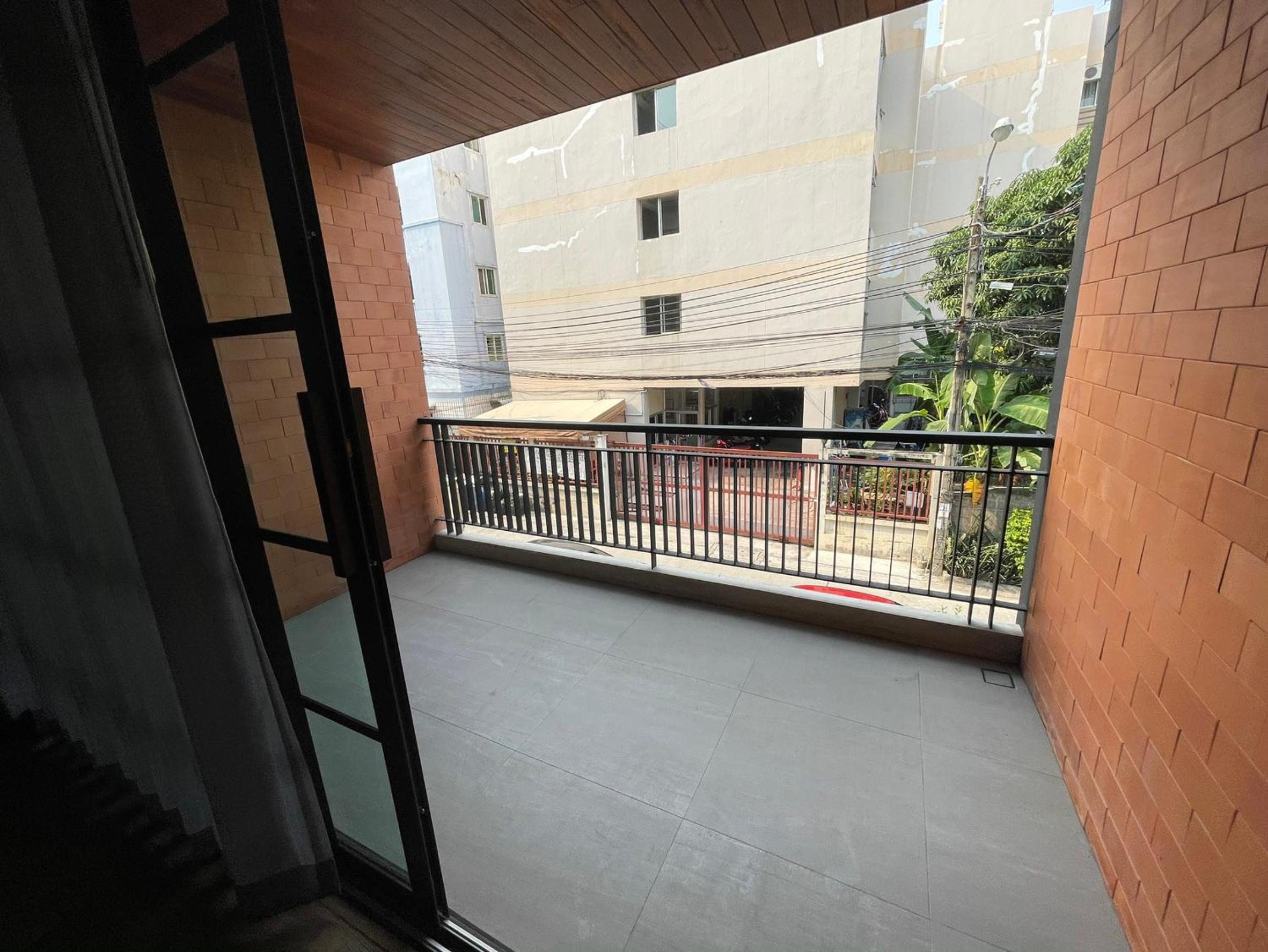 Queen Room with Balcony photo 2