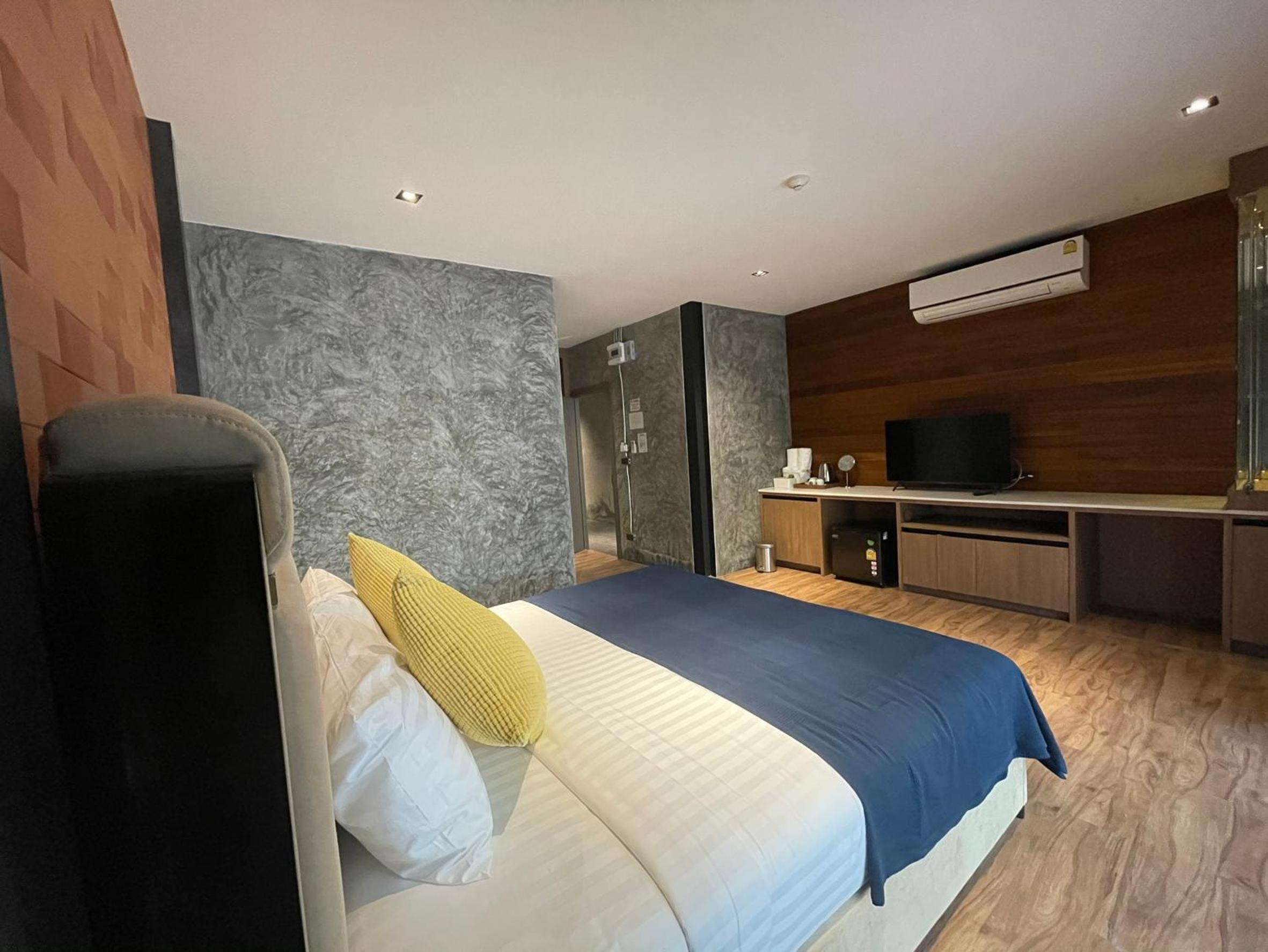 King Room with Balcony photo 2
