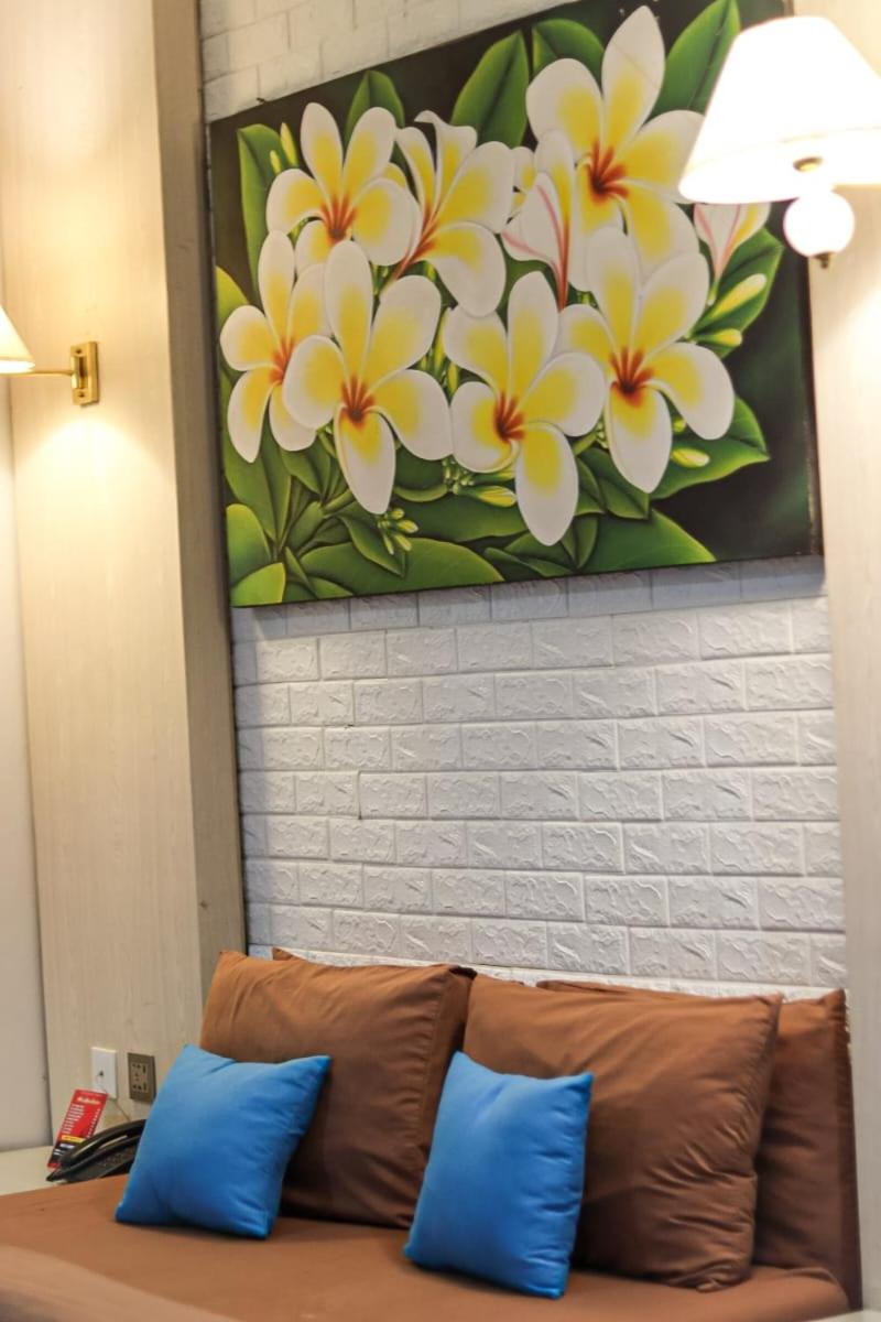 Deluxe King Room - Photo 12
