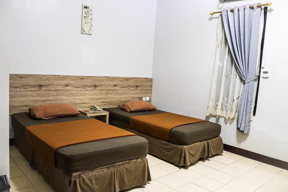 Standard Twin Room - Photo 3