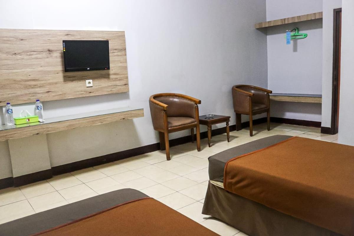 Standard Twin Room - Photo 2