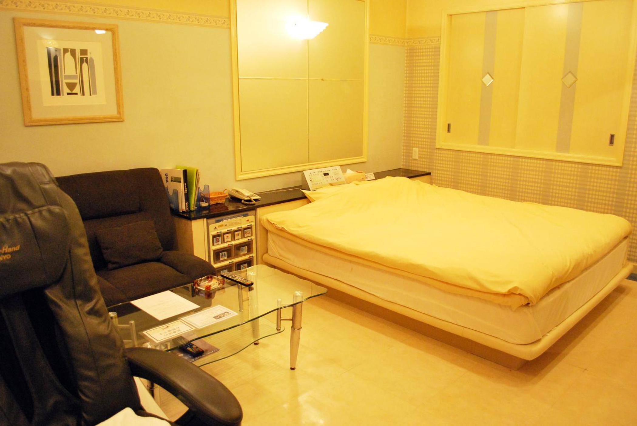 Queen Suite - Photo 8