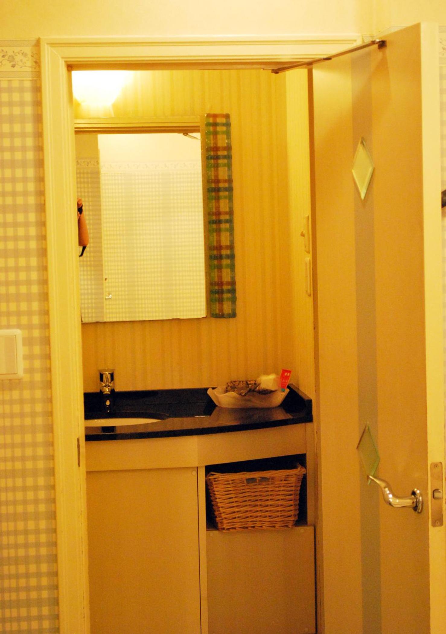 Queen Suite - Photo 2