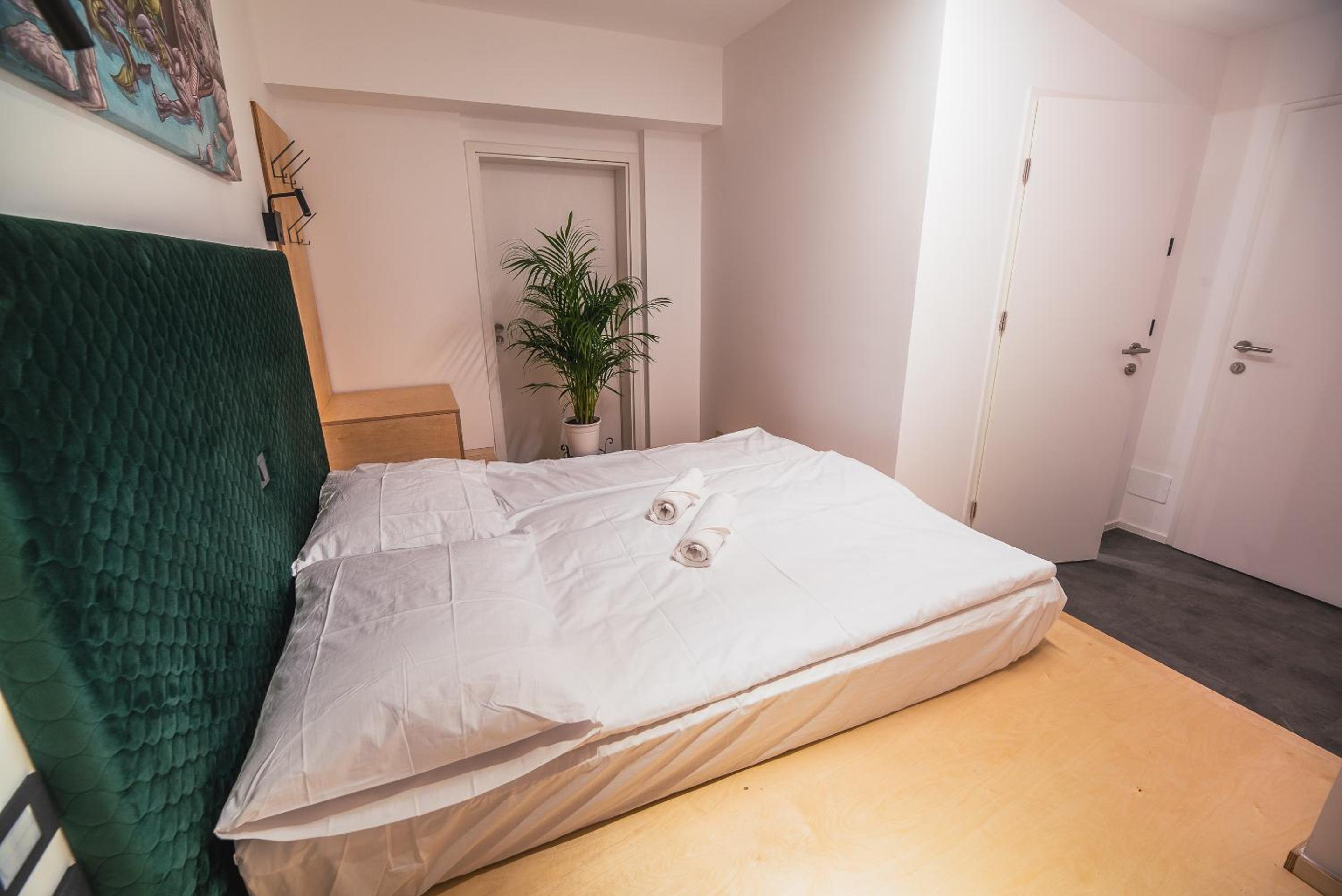 Deluxe Double Room with Bath - Photo 1