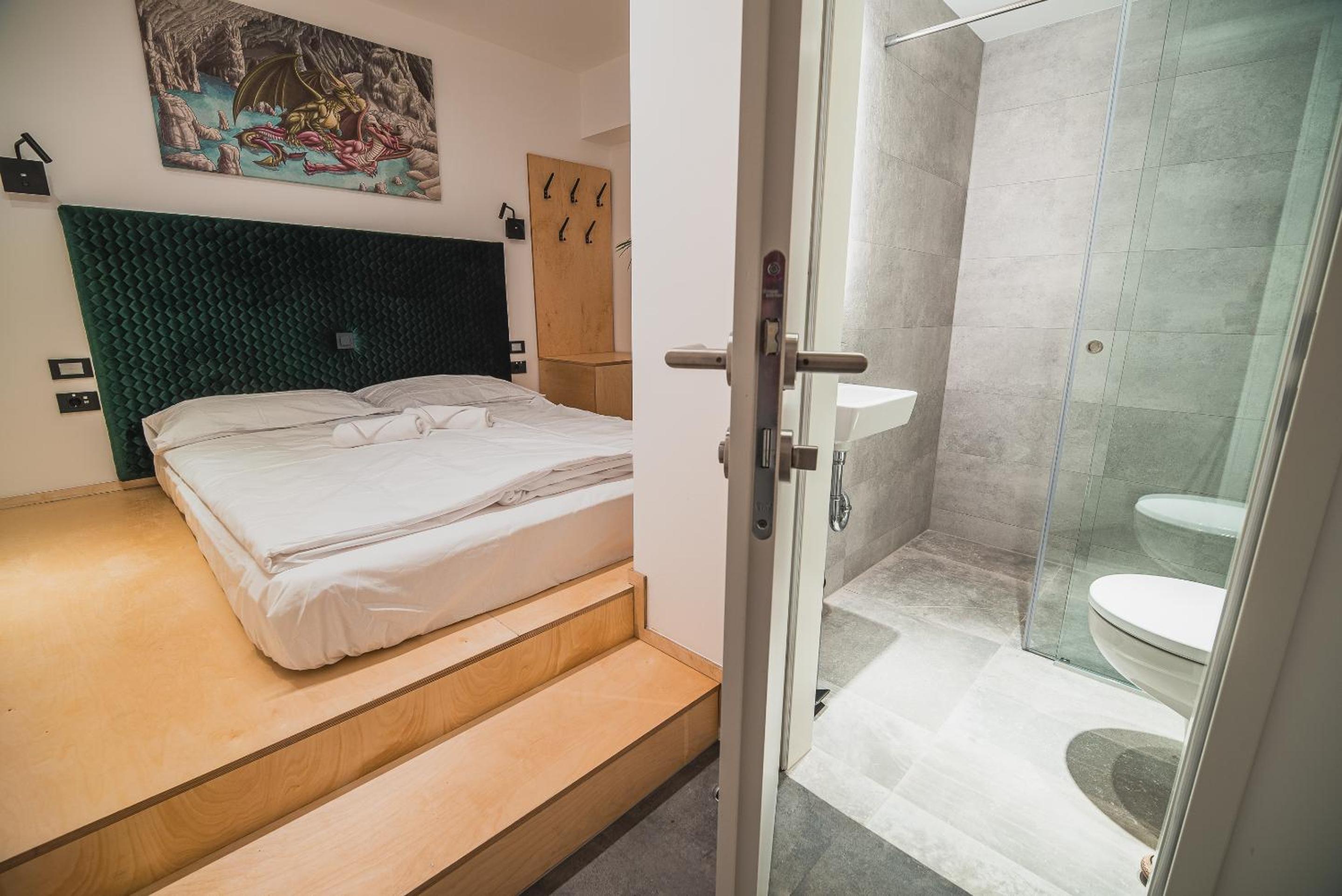 Deluxe Double Room with Bath - Photo 2