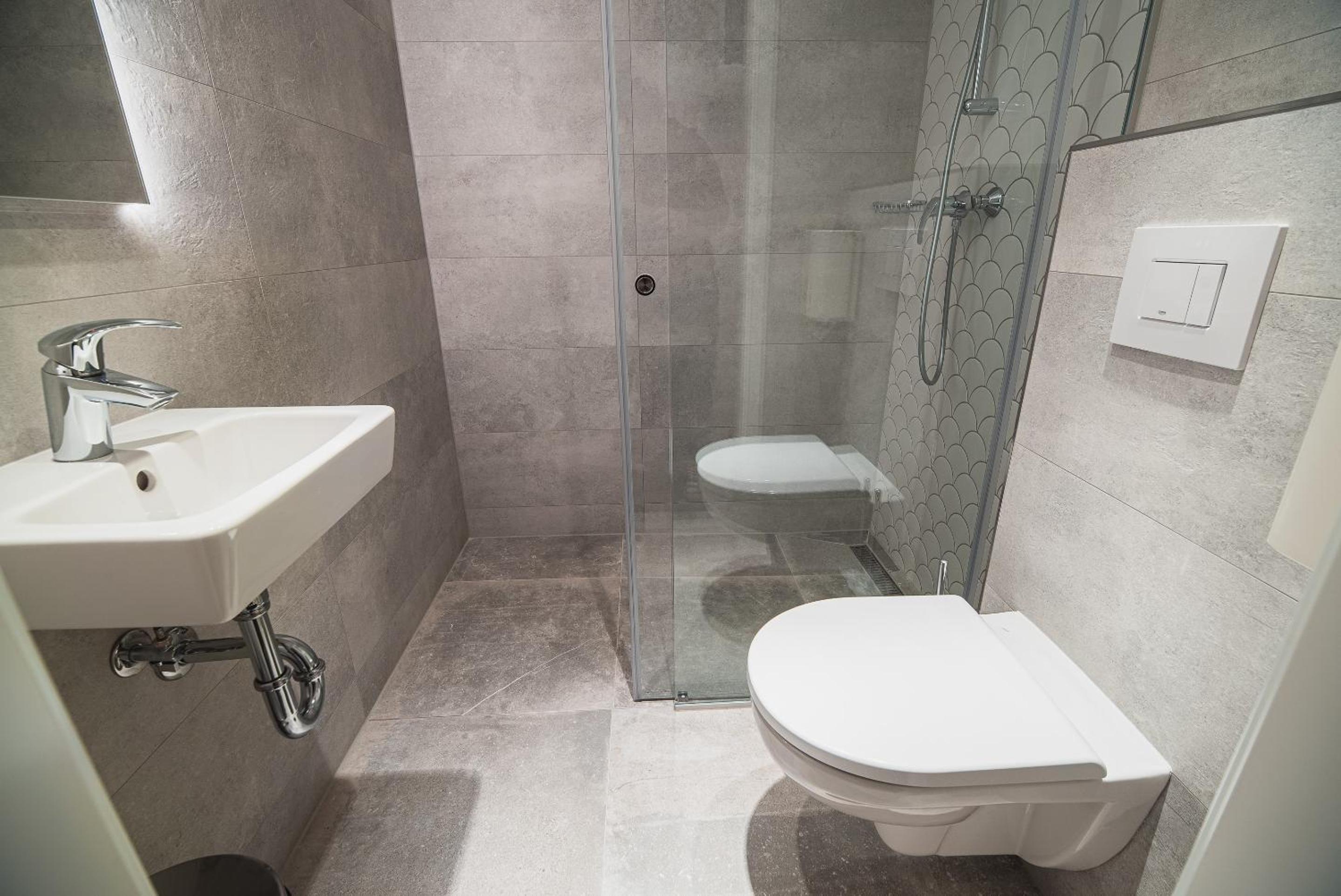 Deluxe Double Room with Bath - Photo 3