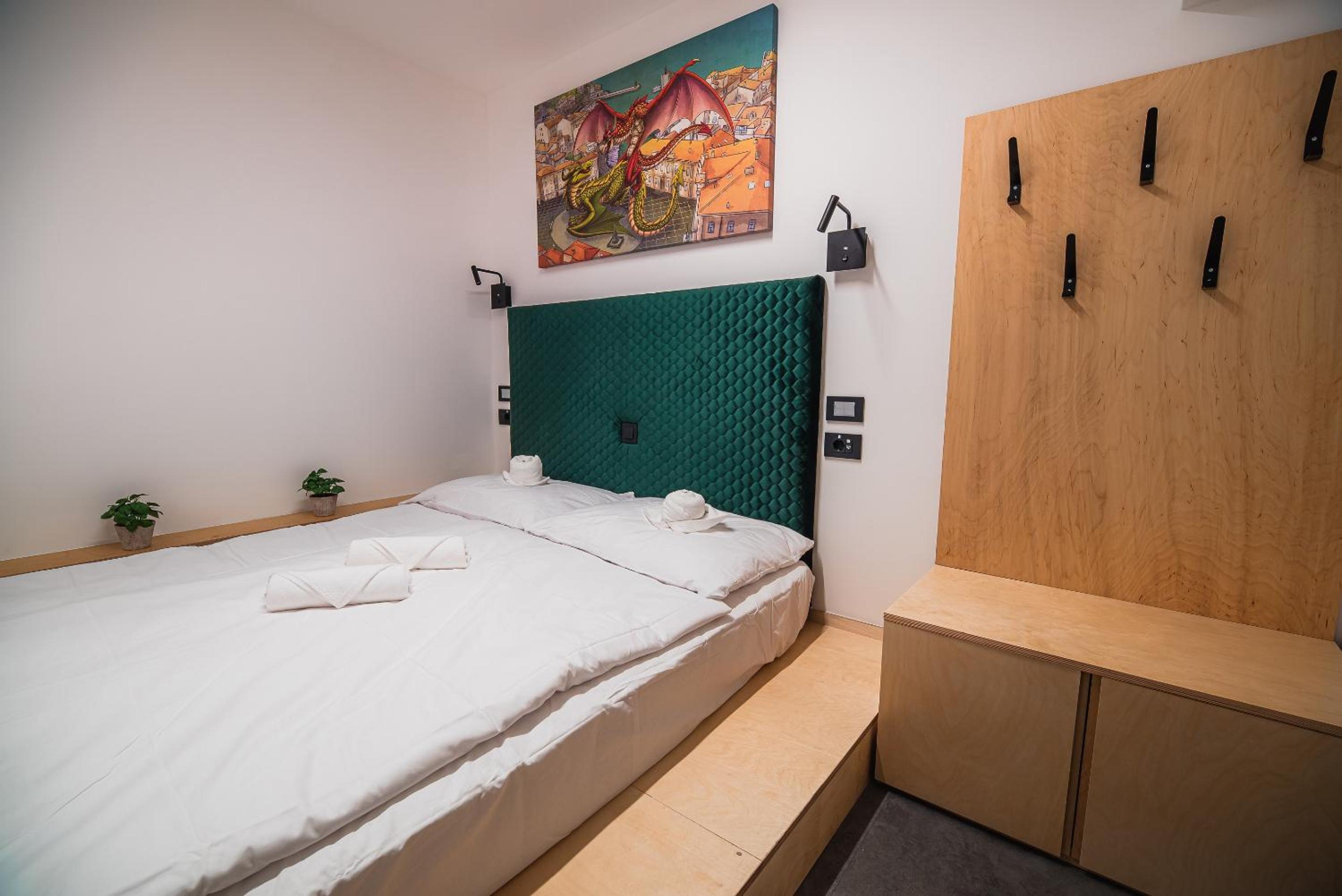 Deluxe Double Room - Photo 8