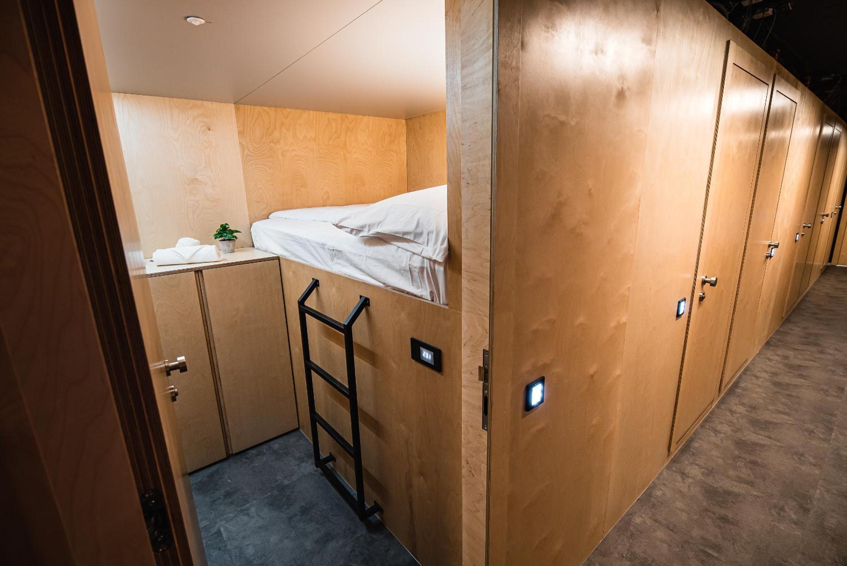 Economy Double Capsule - Photo 2