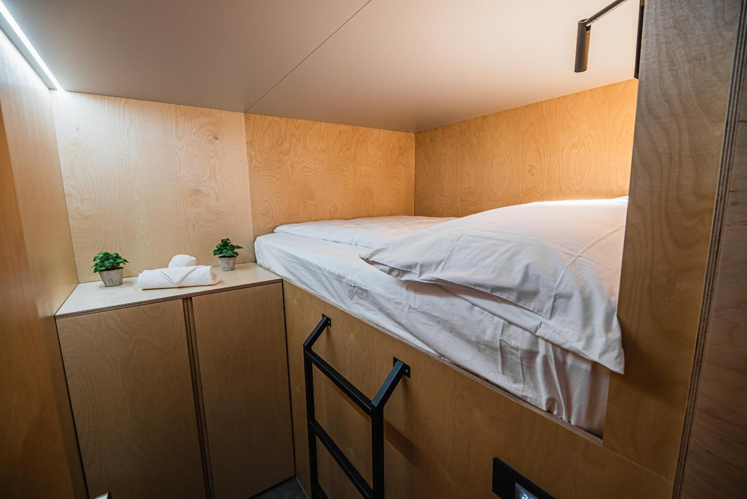 Double Capsule - Photo 3