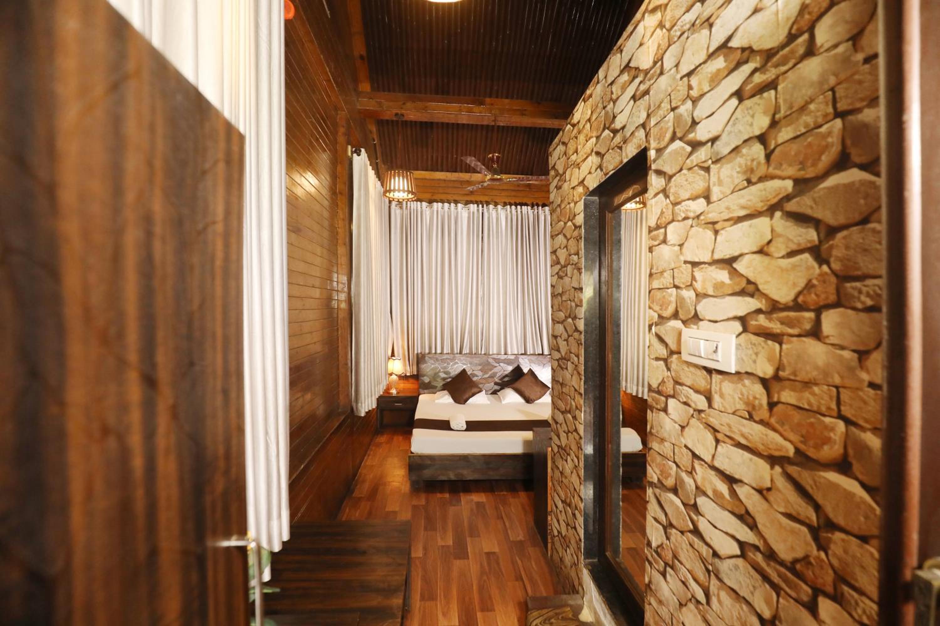 Deluxe Room - Photo 3