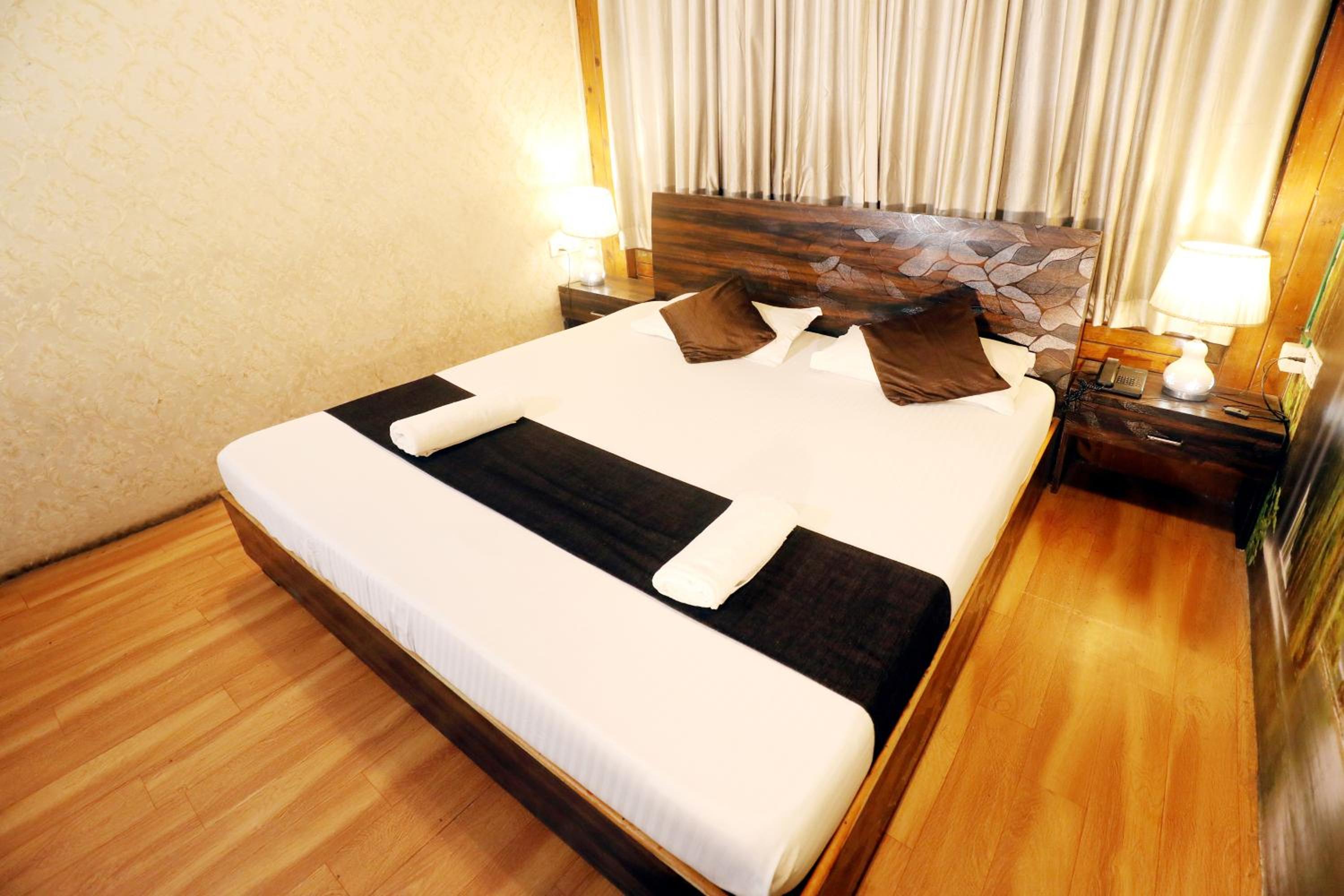 Deluxe Room - Photo 8