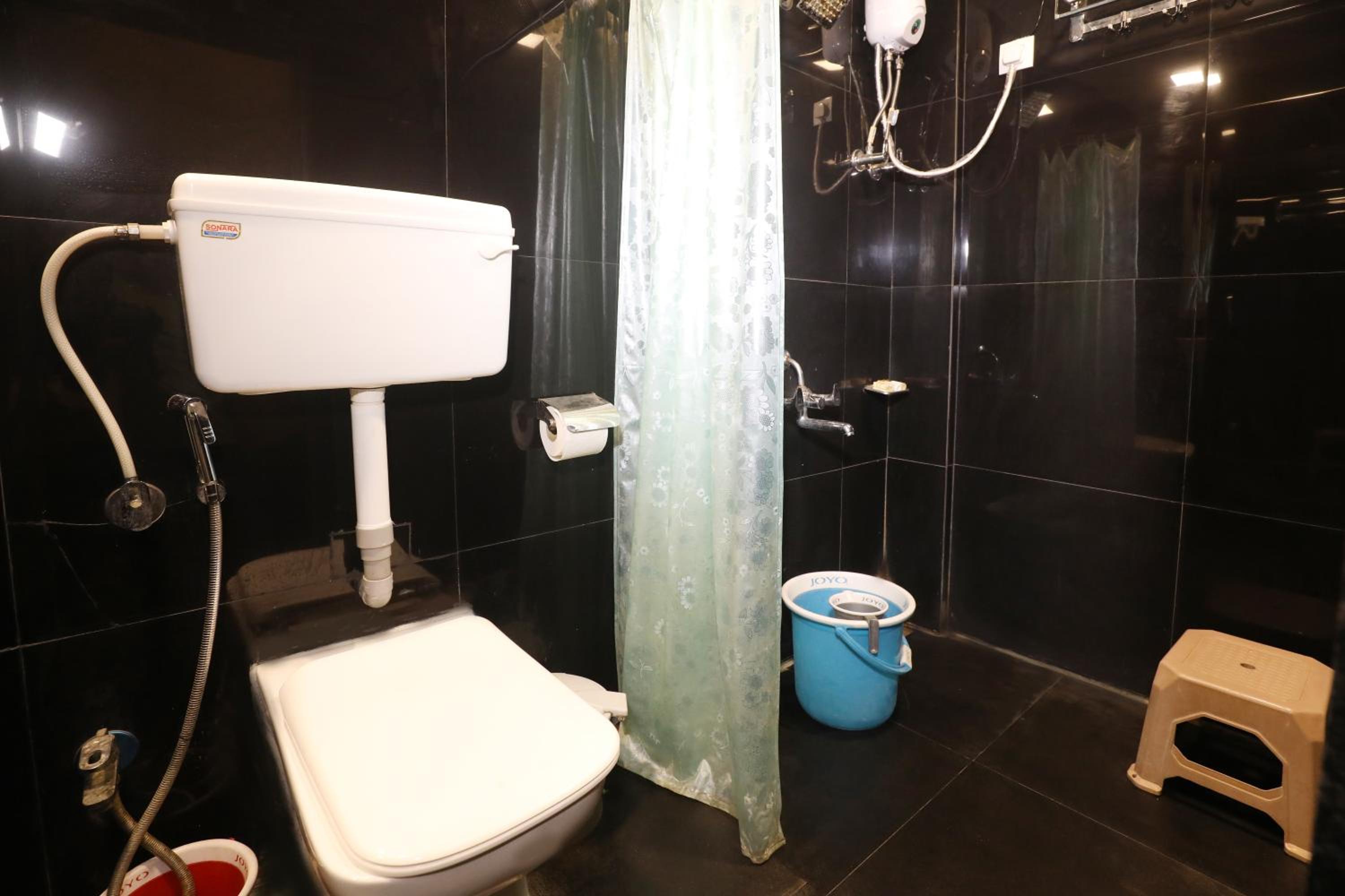 Deluxe Room - Photo 9