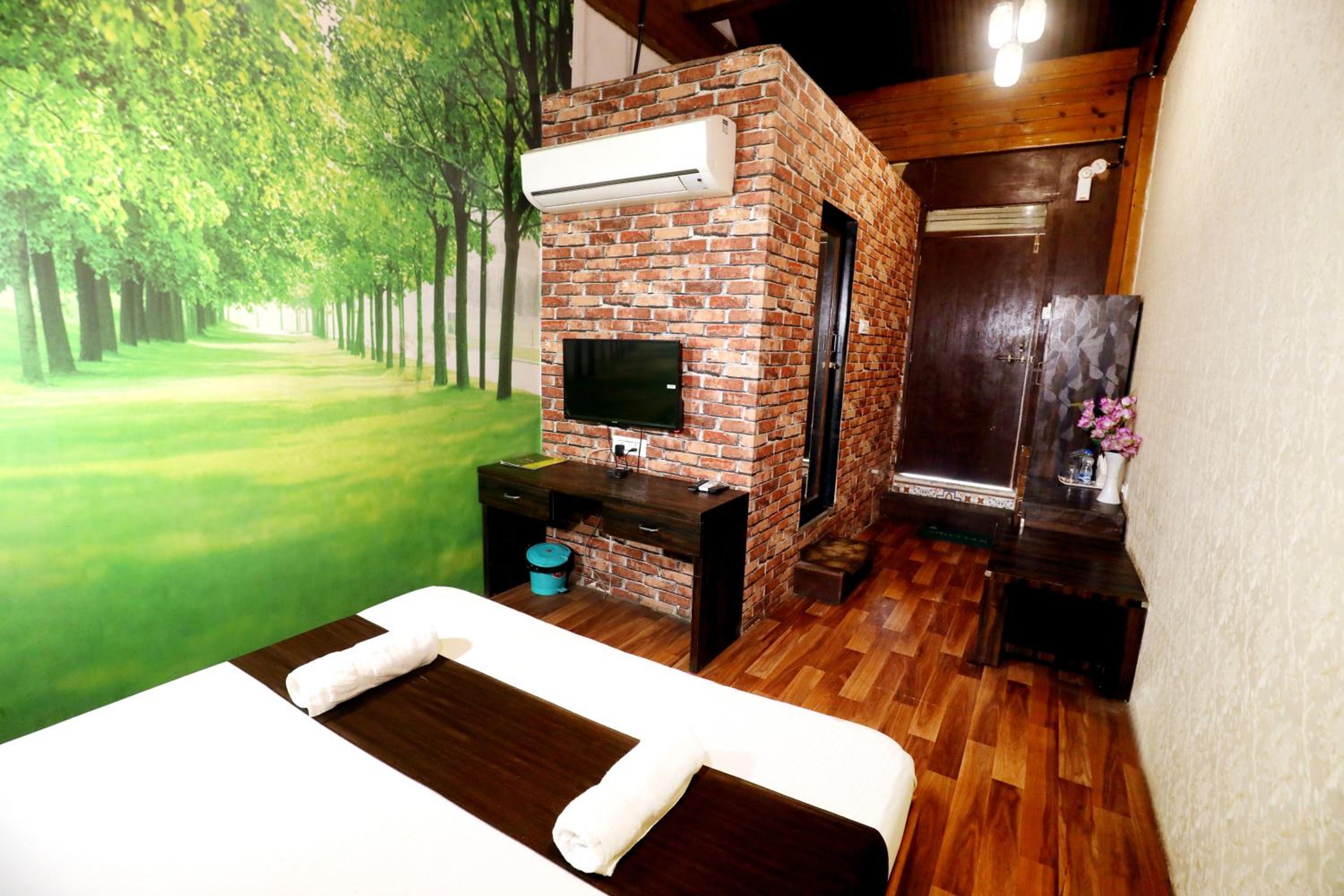 Deluxe Room - Photo 7