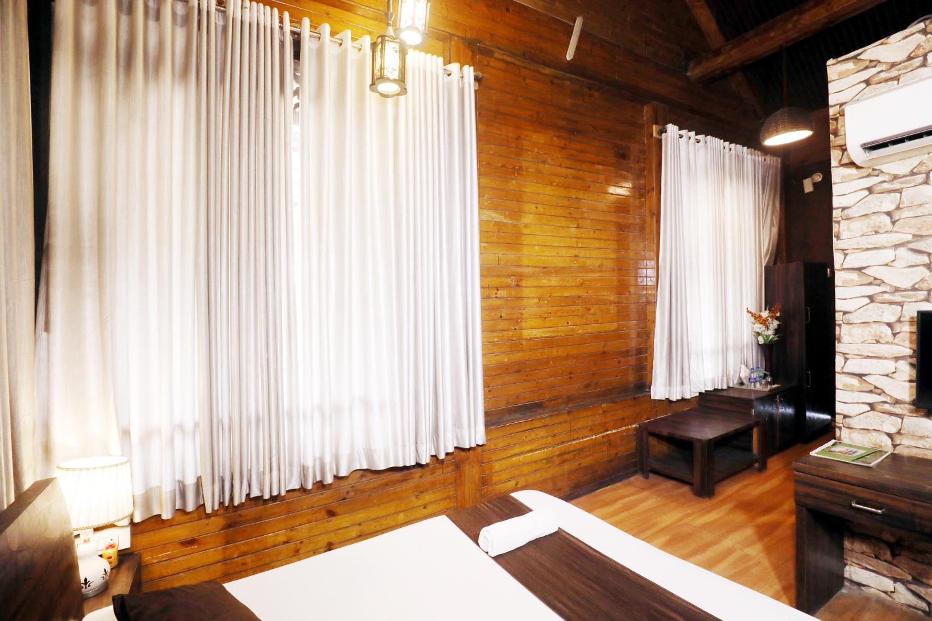 Deluxe Room - Photo 6