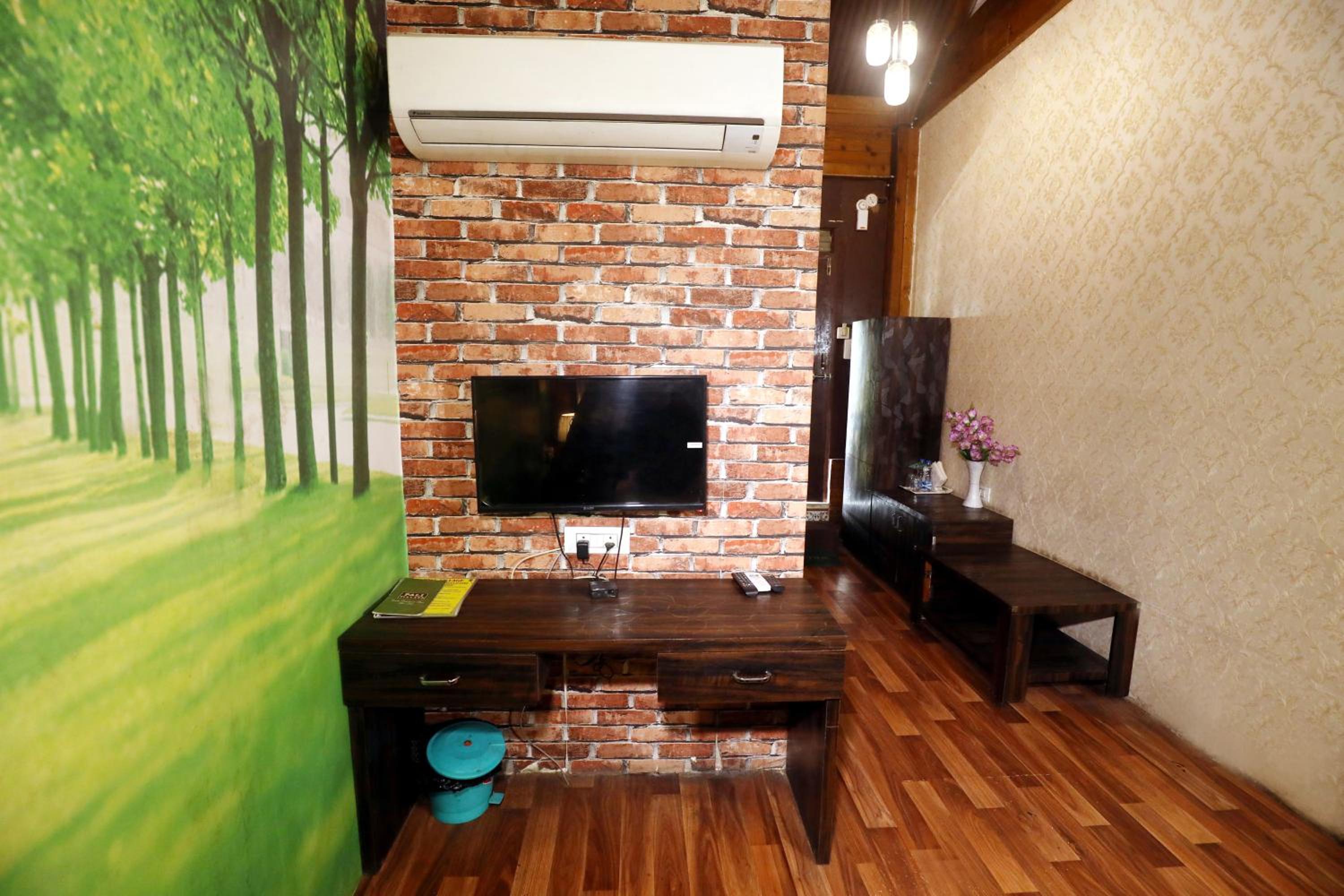 Deluxe Room - Photo 5