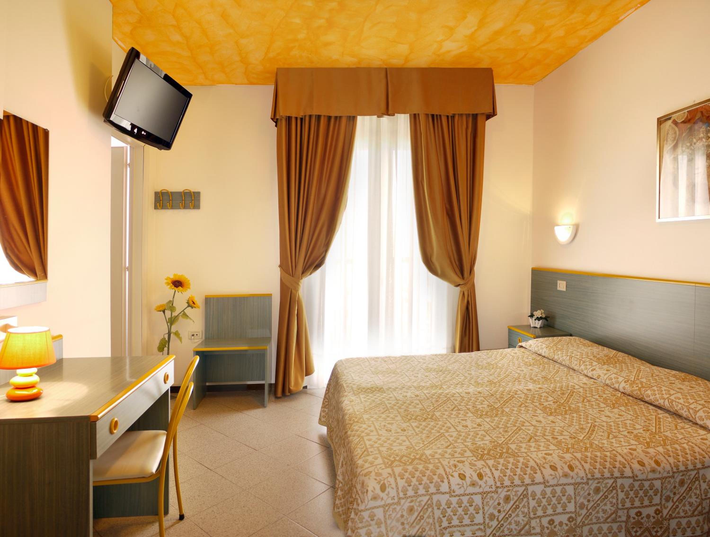 Large Double or Twin Room - Photo 9