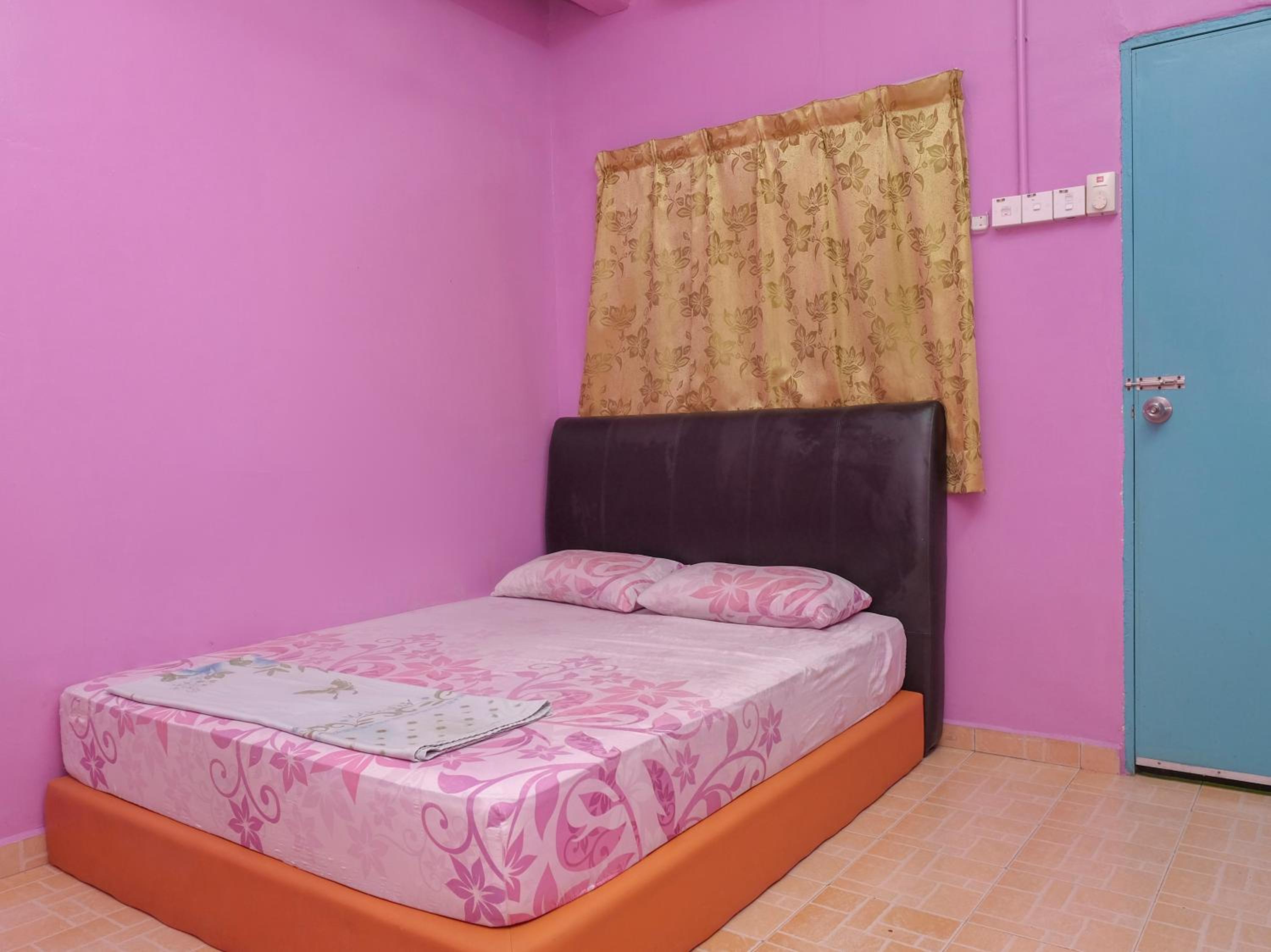 Economy Double Room photo 3