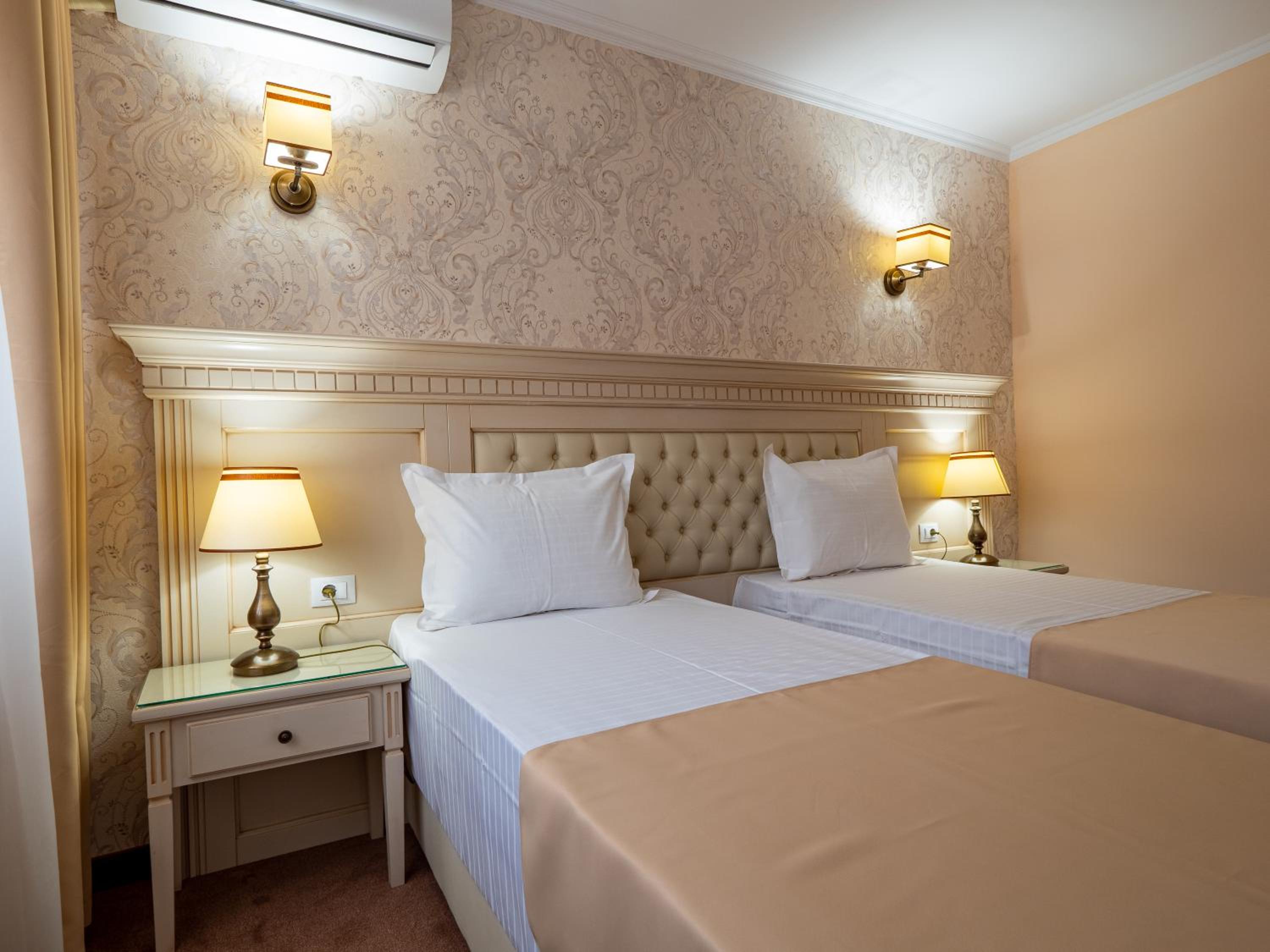 Twin Room - Photo 5