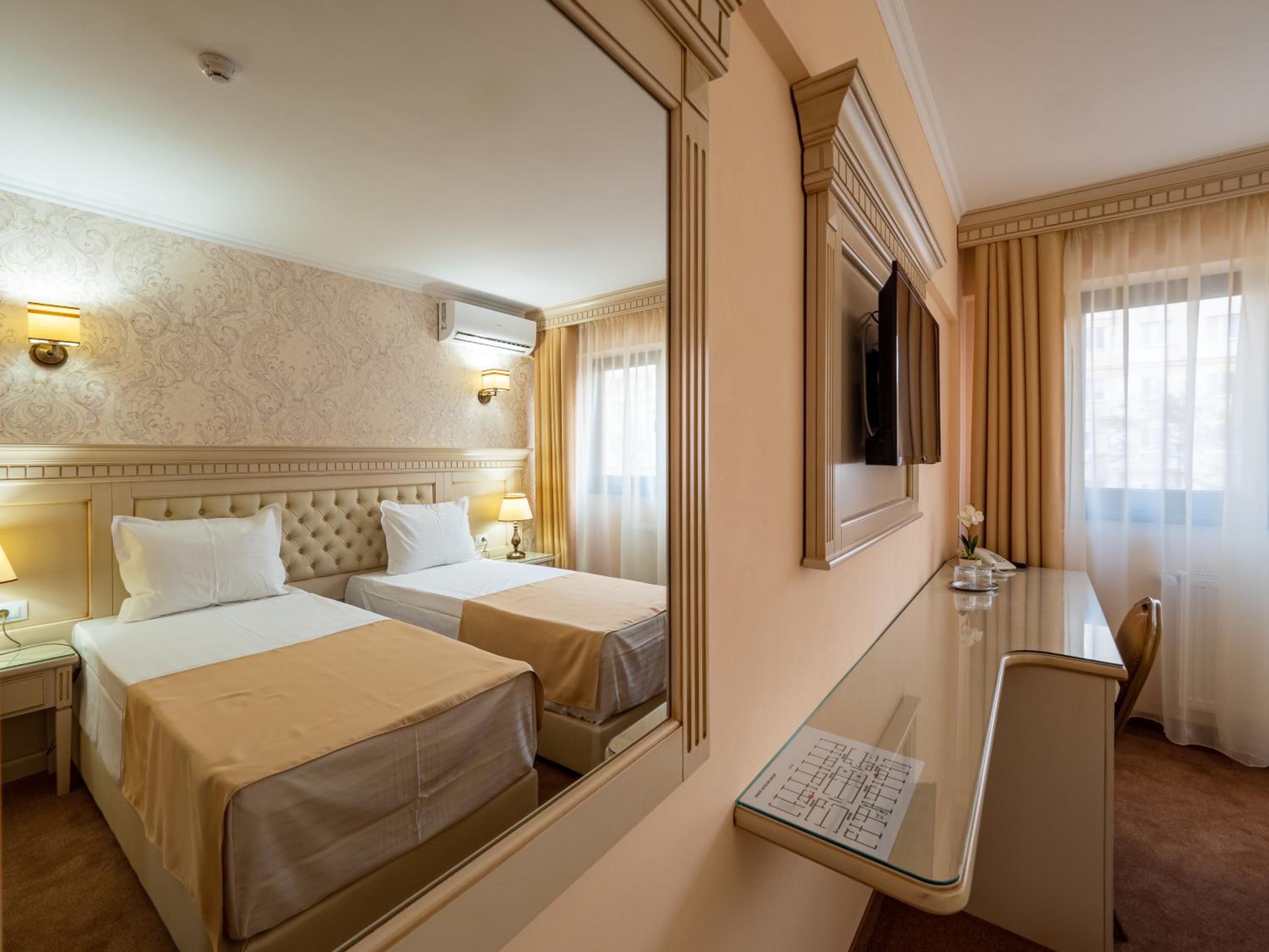 Twin Room - Photo 4