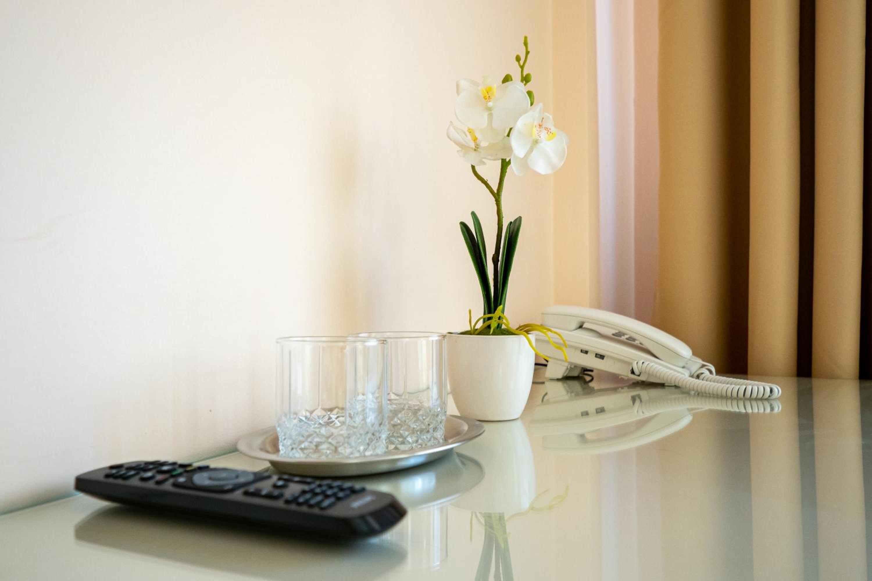One-Bedroom Apartment - Photo 1