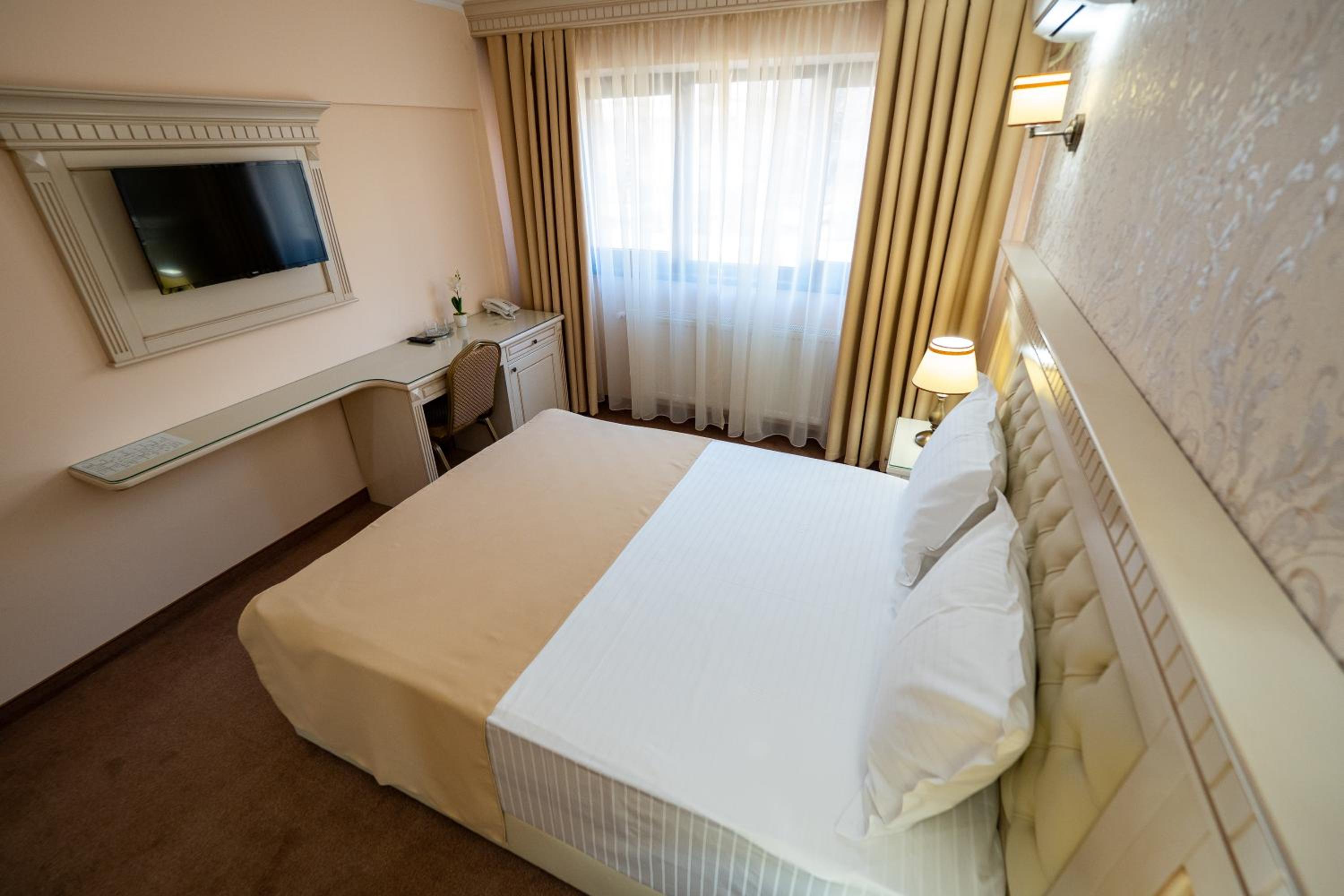 Double Room - Photo 12