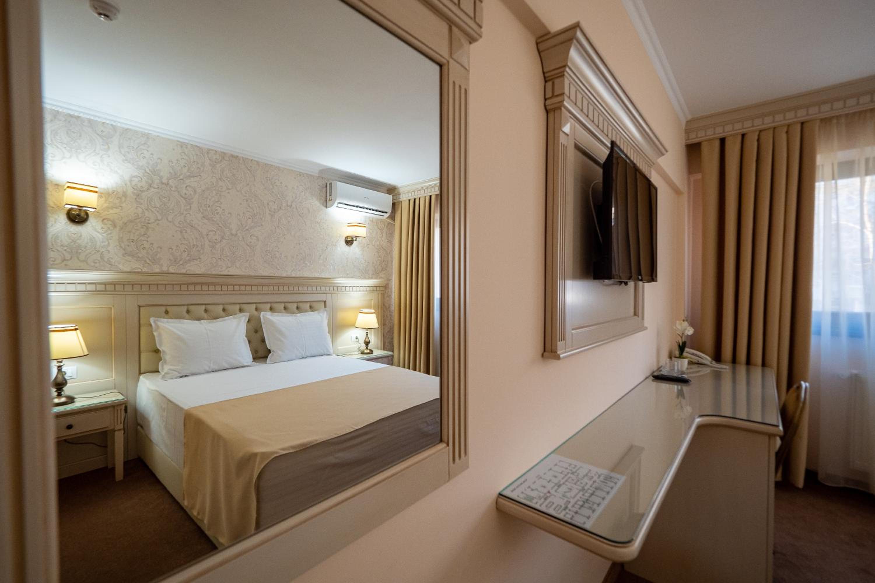 Double Room - Photo 3